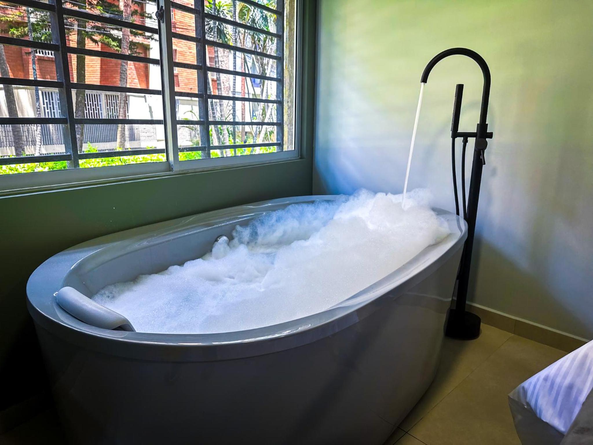 Elegante loft en Medellín con bañera y Aire 1-01