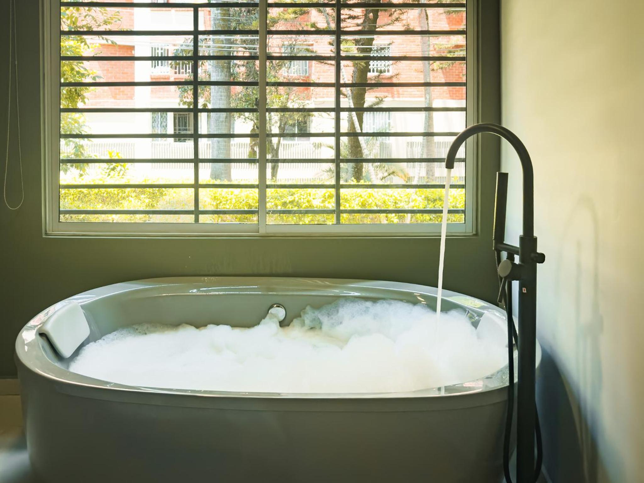 Elegante loft en Medellín con bañera y Aire 1-01