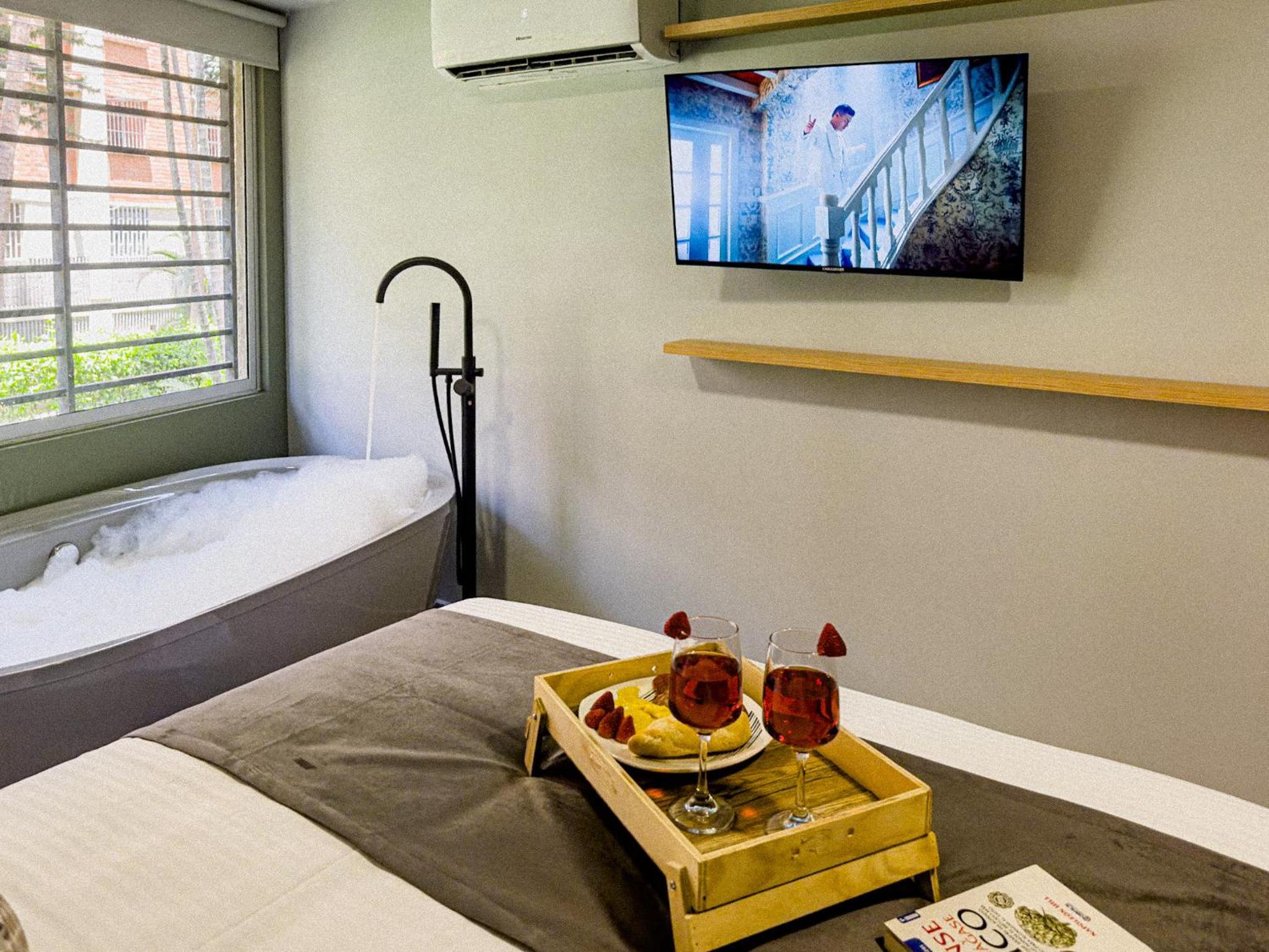Elegante loft en Medellín con bañera y Aire 1-01