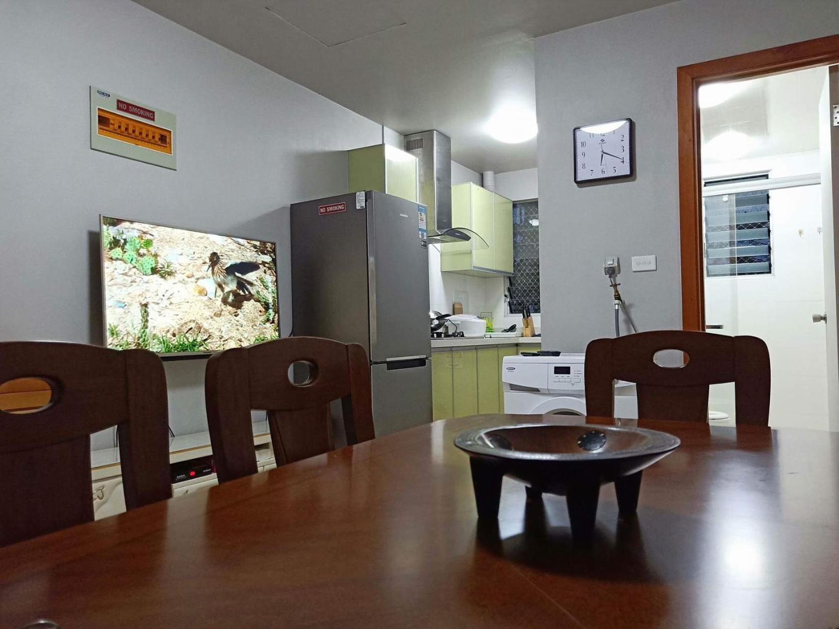 Two bedroom -King sized bedroom-Free parking - view 19