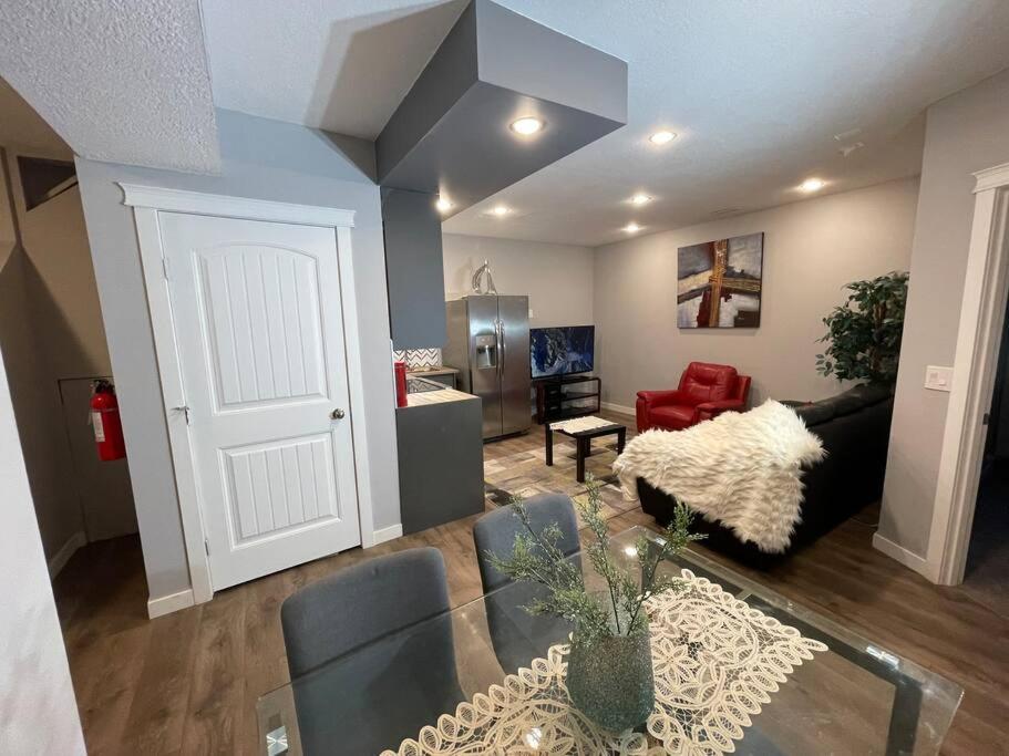 Comfortable and Beautiful Brand-New Suite BSMT-Two Bedroom, Two Washrooms