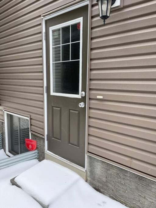 Comfortable and Beautiful Brand-New Suite BSMT-Two Bedroom, Two Washrooms