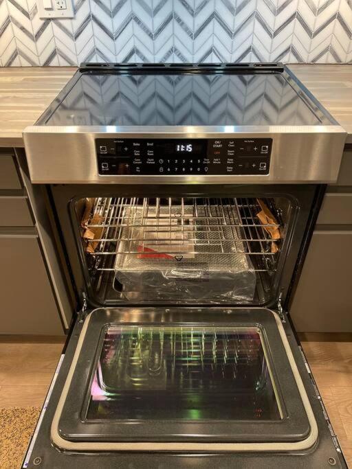 Comfortable and Beautiful Brand-New Suite BSMT-Two Bedroom, Two Washrooms