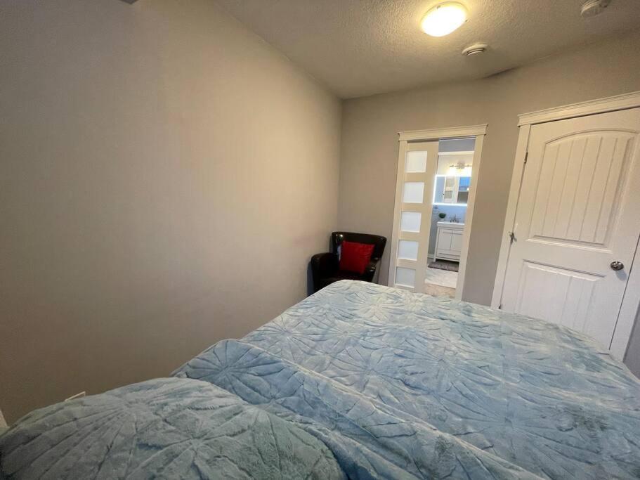 Comfortable and Beautiful Brand-New Suite BSMT-Two Bedroom, Two Washrooms