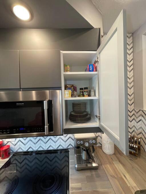 Comfortable and Beautiful Brand-New Suite BSMT-Two Bedroom, Two Washrooms