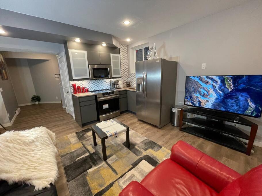 Comfortable and Beautiful Brand-New Suite BSMT-Two Bedroom, Two Washrooms