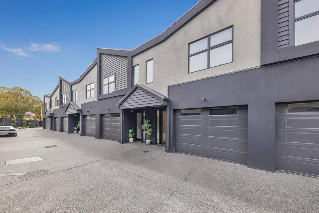 Luca-2B2B-BrandNew Townhouse In Brighton East