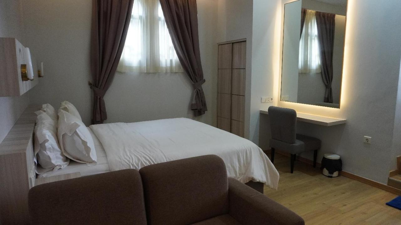 Villa Dalia Puncak Acc9-34 view 3