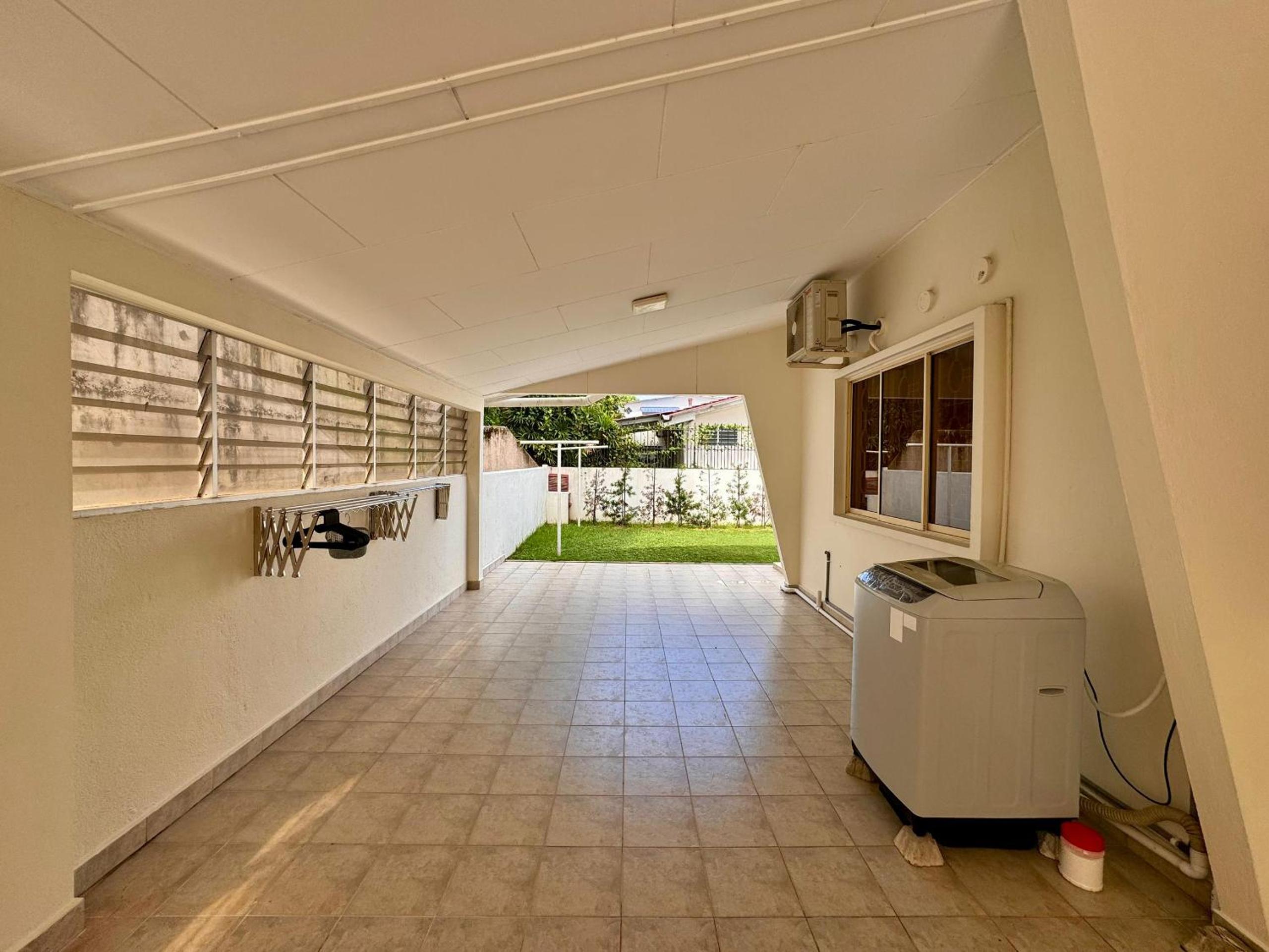 PRIME Location - 5 Mins Walk to Shops & Eateries! photo 7