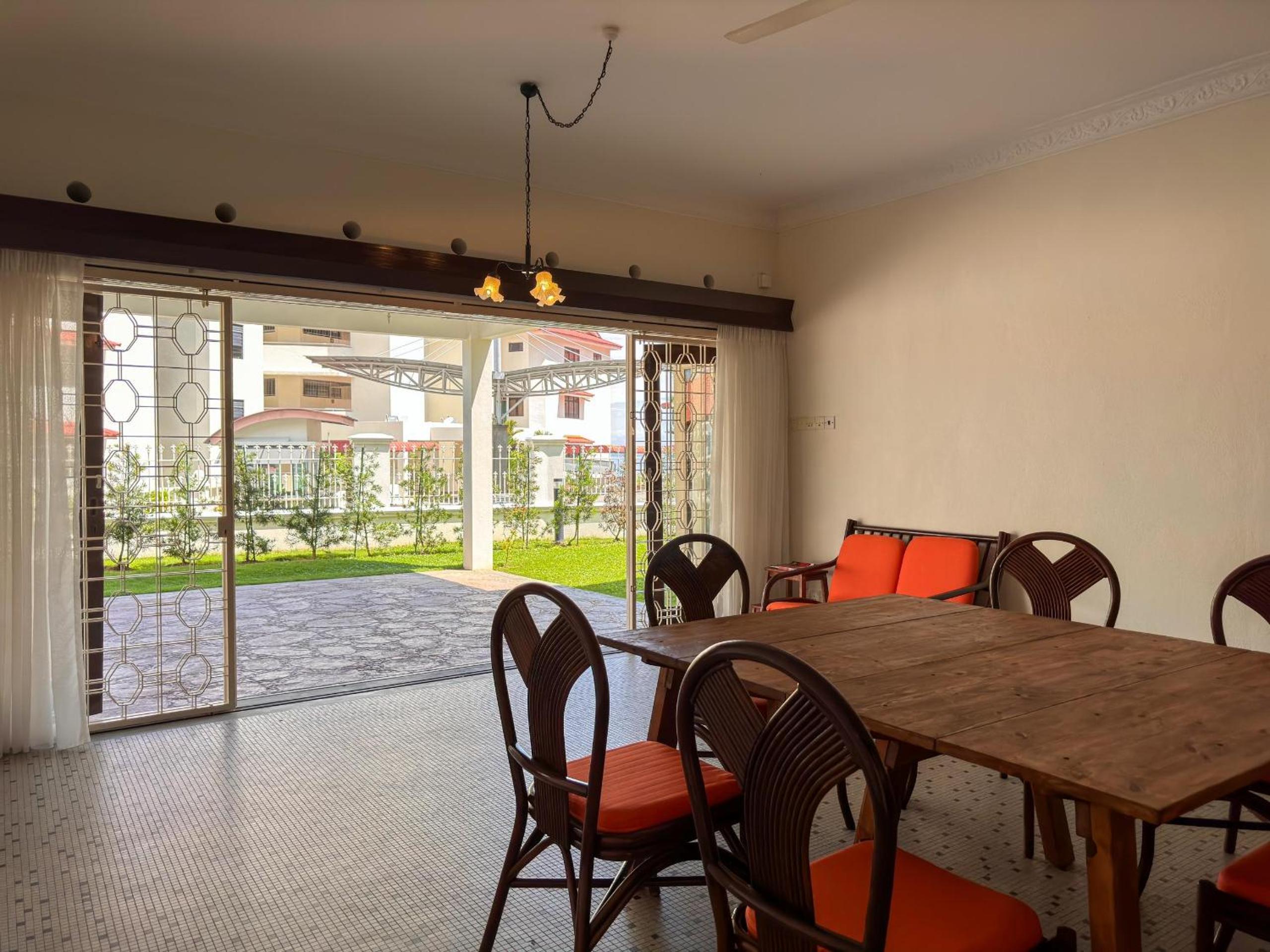 PRIME Location - 5 Mins Walk to Shops & Eateries! photo 5