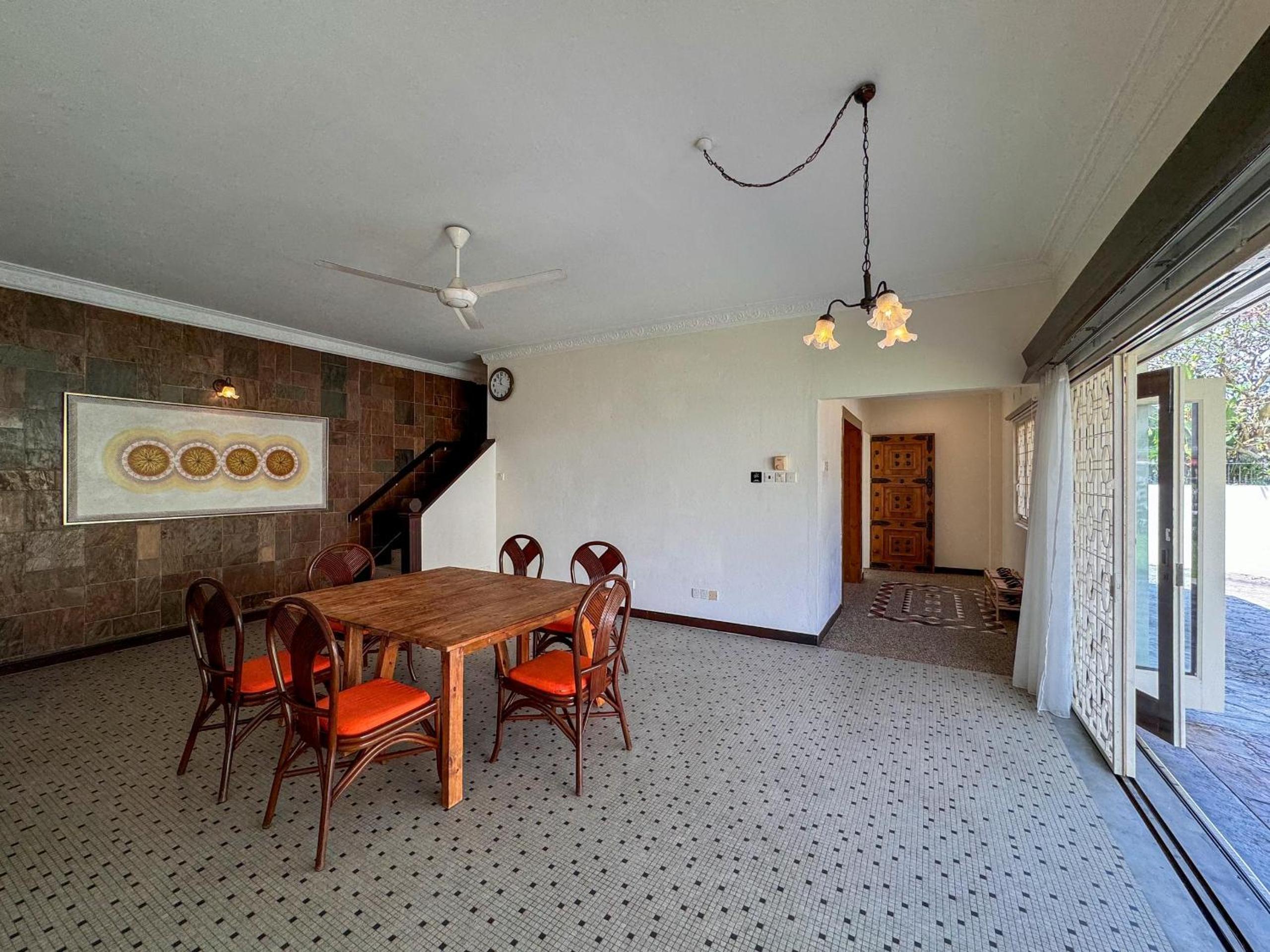PRIME Location - 5 Mins Walk to Shops & Eateries! photo 4
