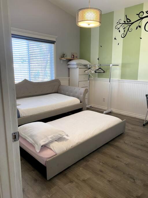 Renovated 3 Bedroom by Downtown view 3