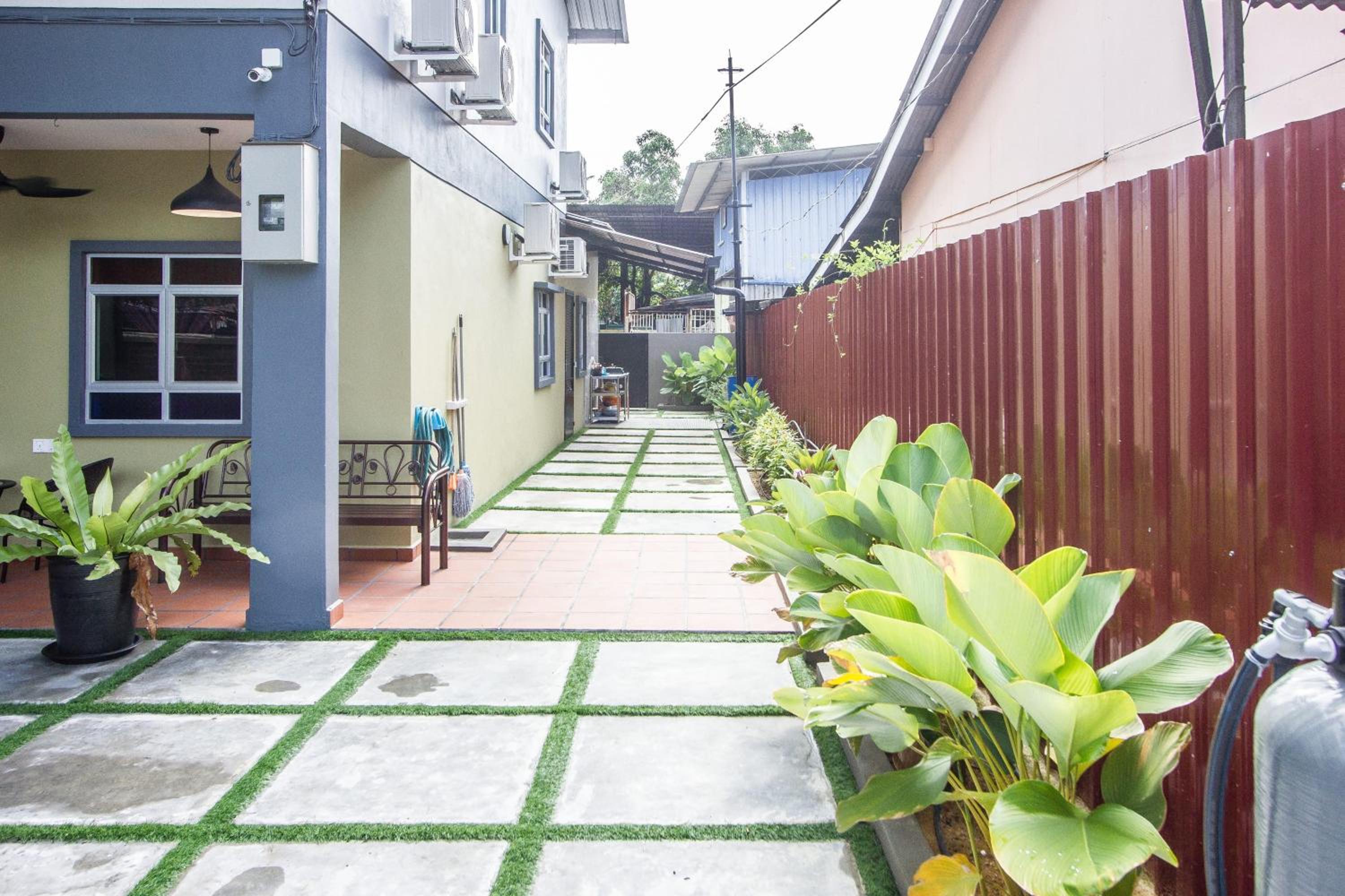 Plumeria 4BR Garden House by uBook photo 8