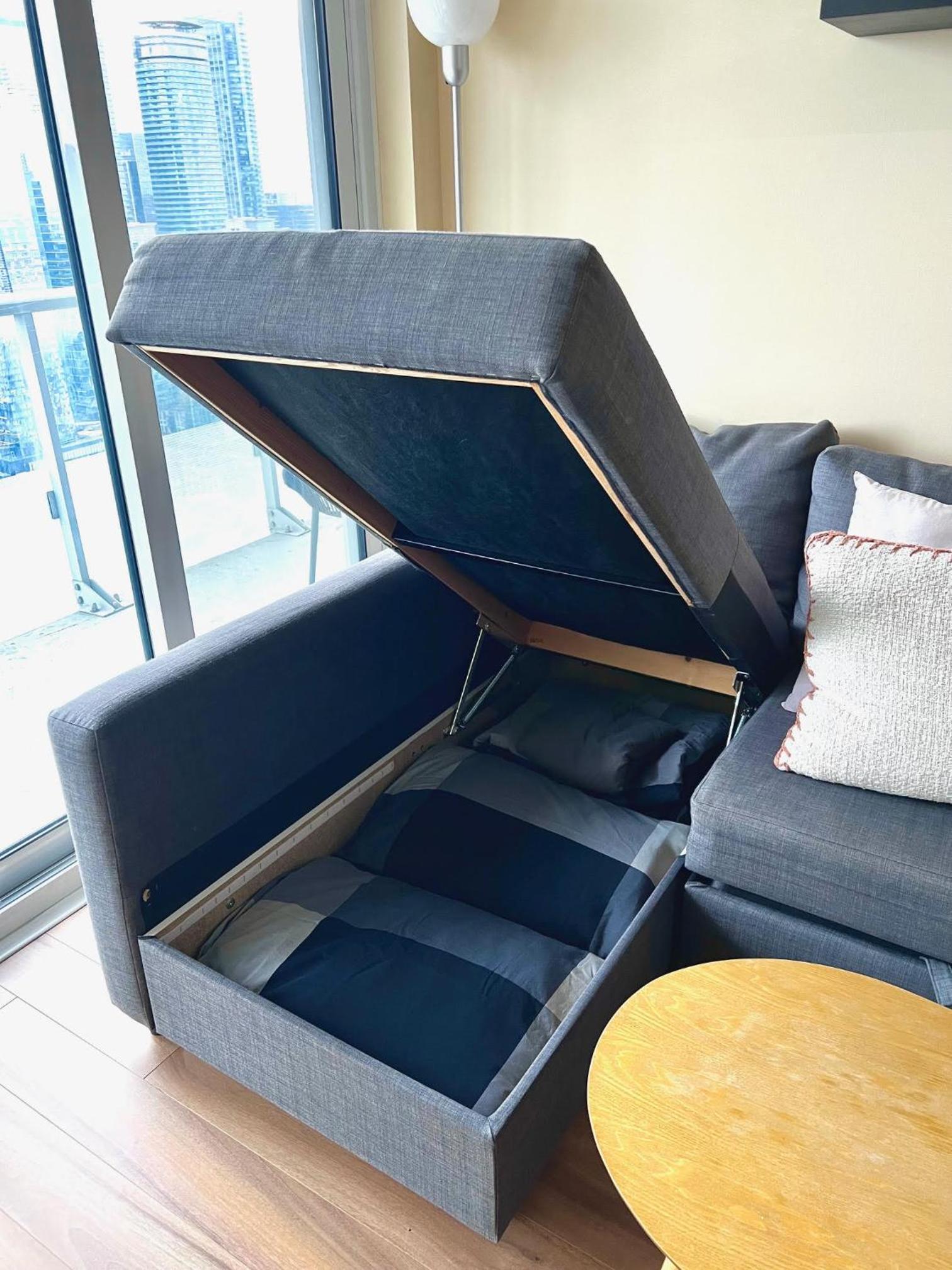 Luxury CN Tower View, 2BR 2BATH, Free parking
