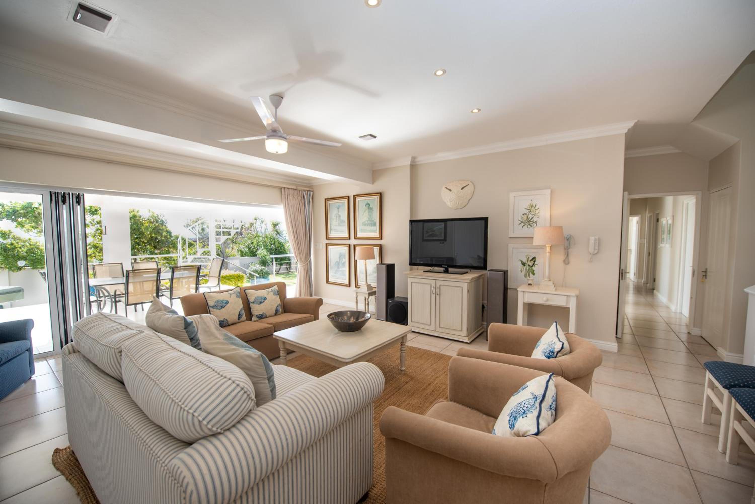 Lovely 2 bedroom rental unit with exquisite views