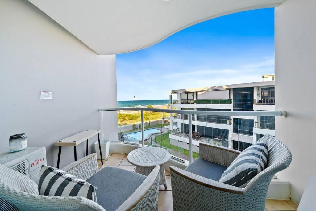 Stunning 2-BR Waterfront Apartment in Palm Beach!
