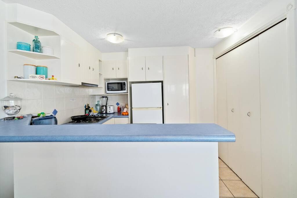 Stunning 2-BR Waterfront Apartment in Palm Beach!