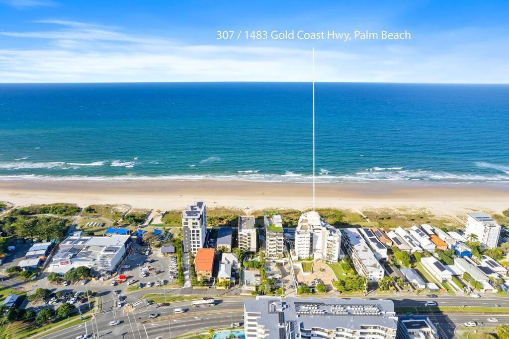 Stunning 2-BR Waterfront Apartment in Palm Beach!