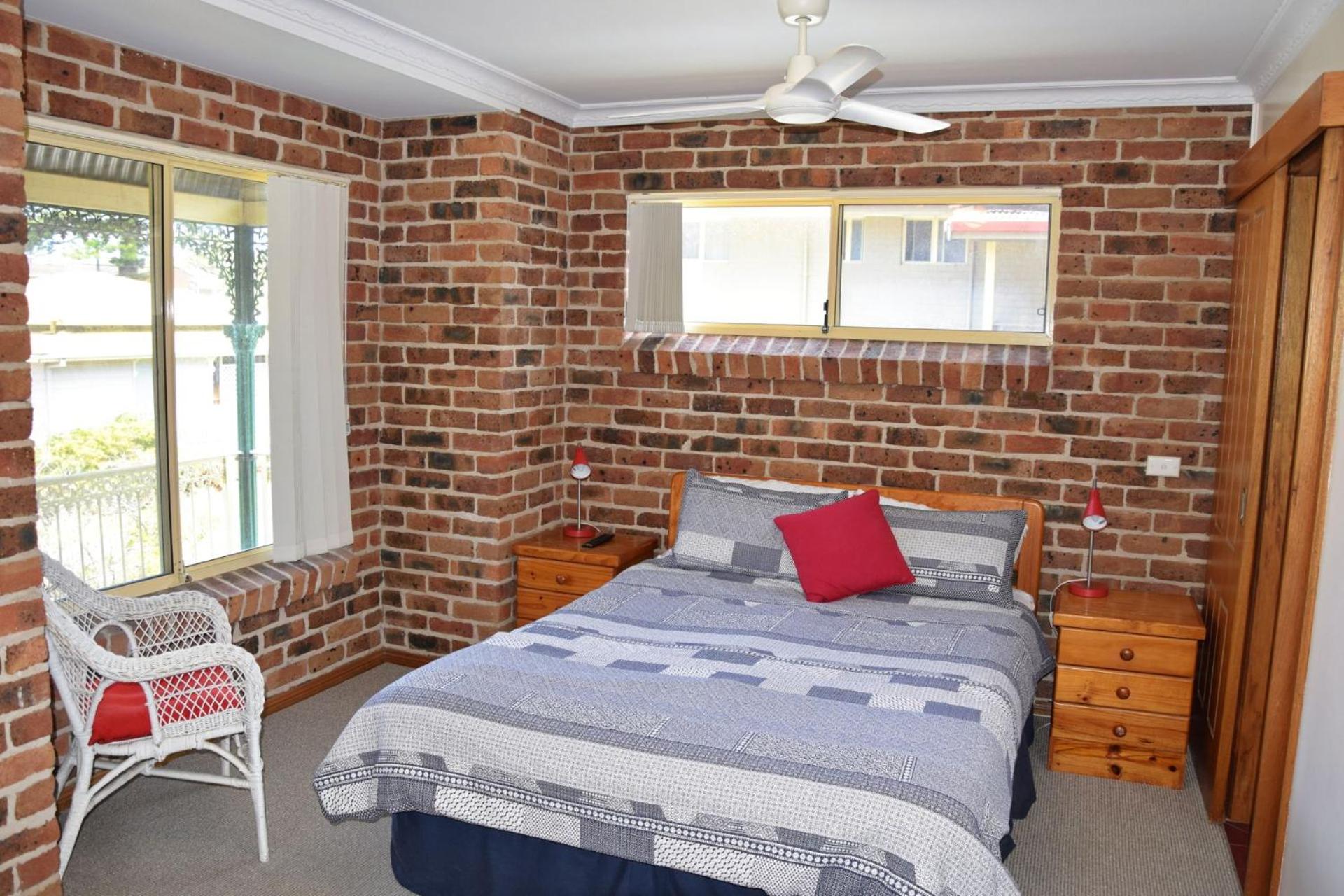 Birchgrove Terrace 1 - Bring your own linen