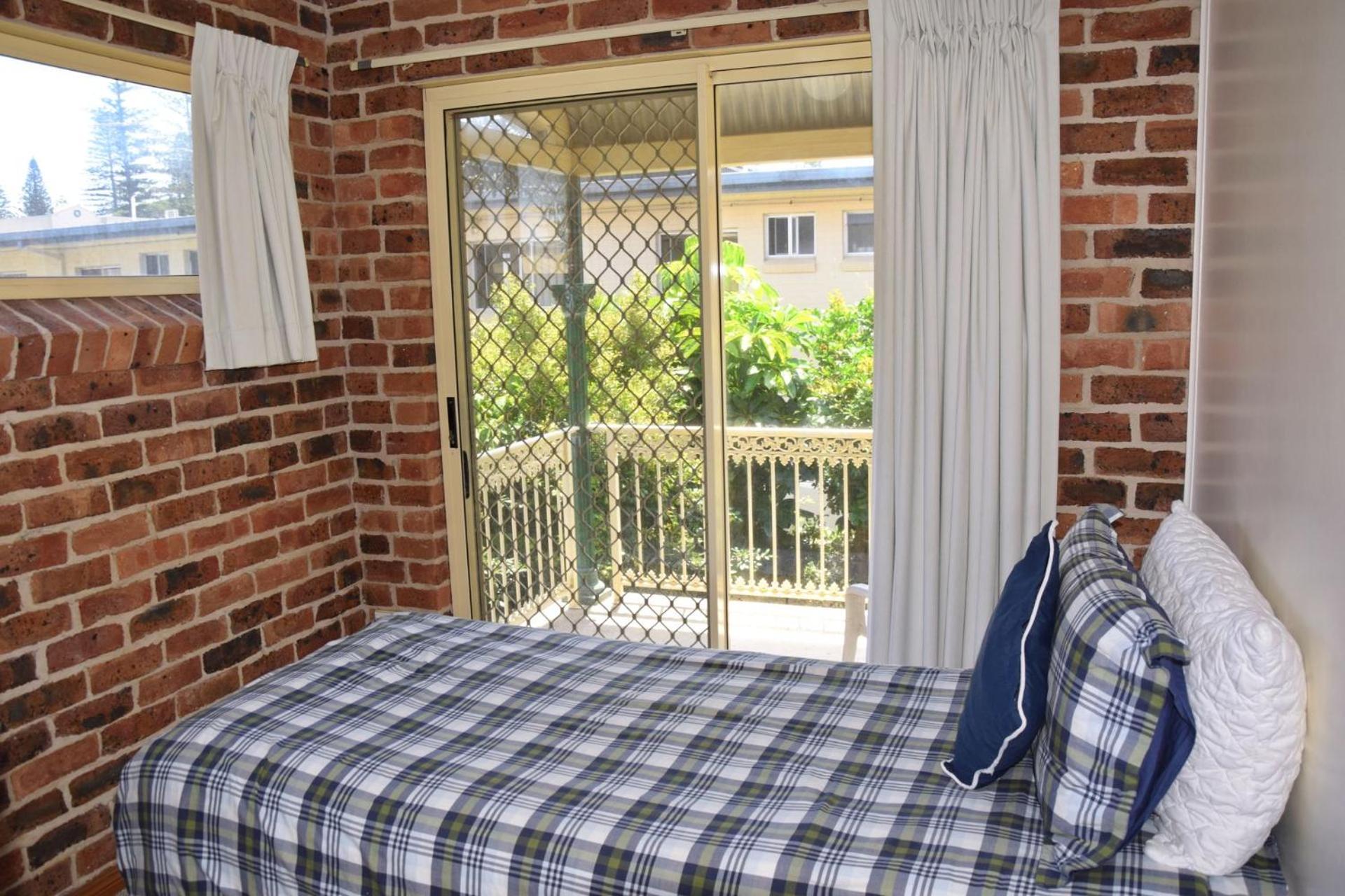 Birchgrove Terrace 1 - Bring your own linen