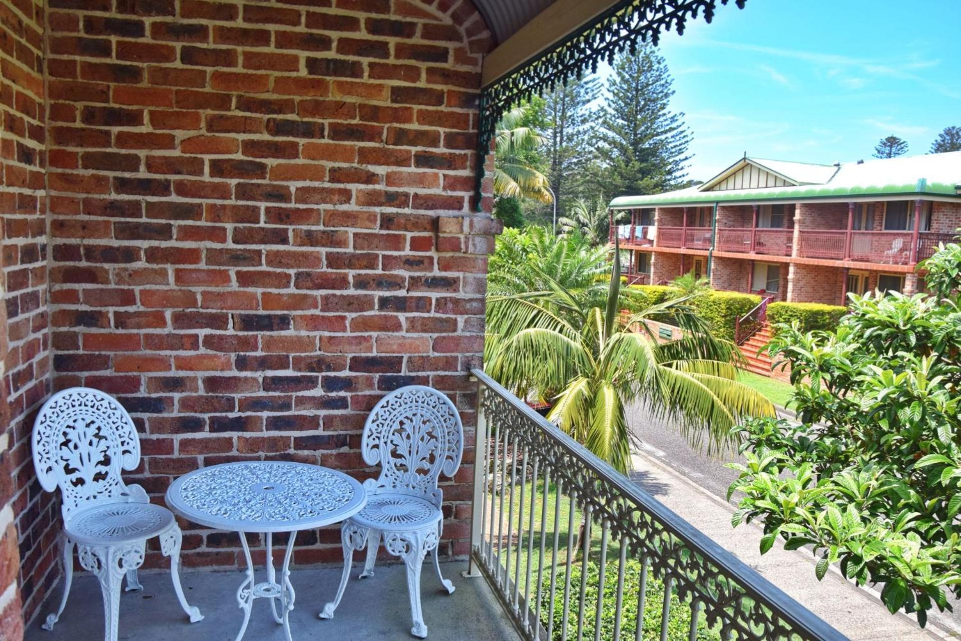 Birchgrove Terrace 1 - Bring your own linen