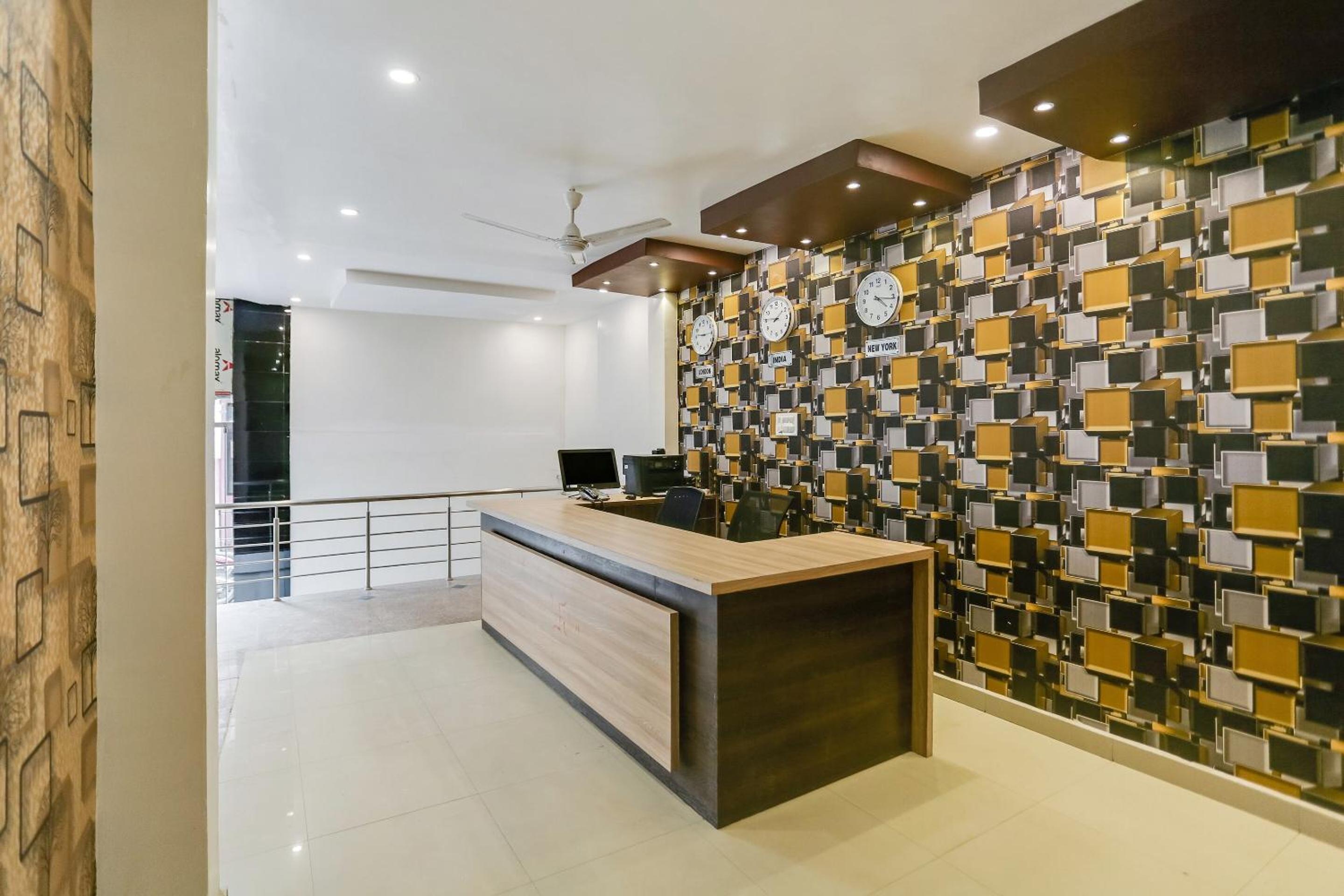 Lobby & Reception