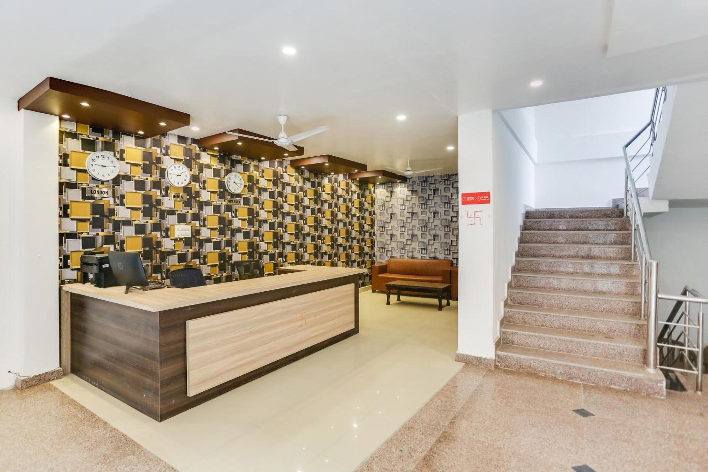 Lobby & Reception