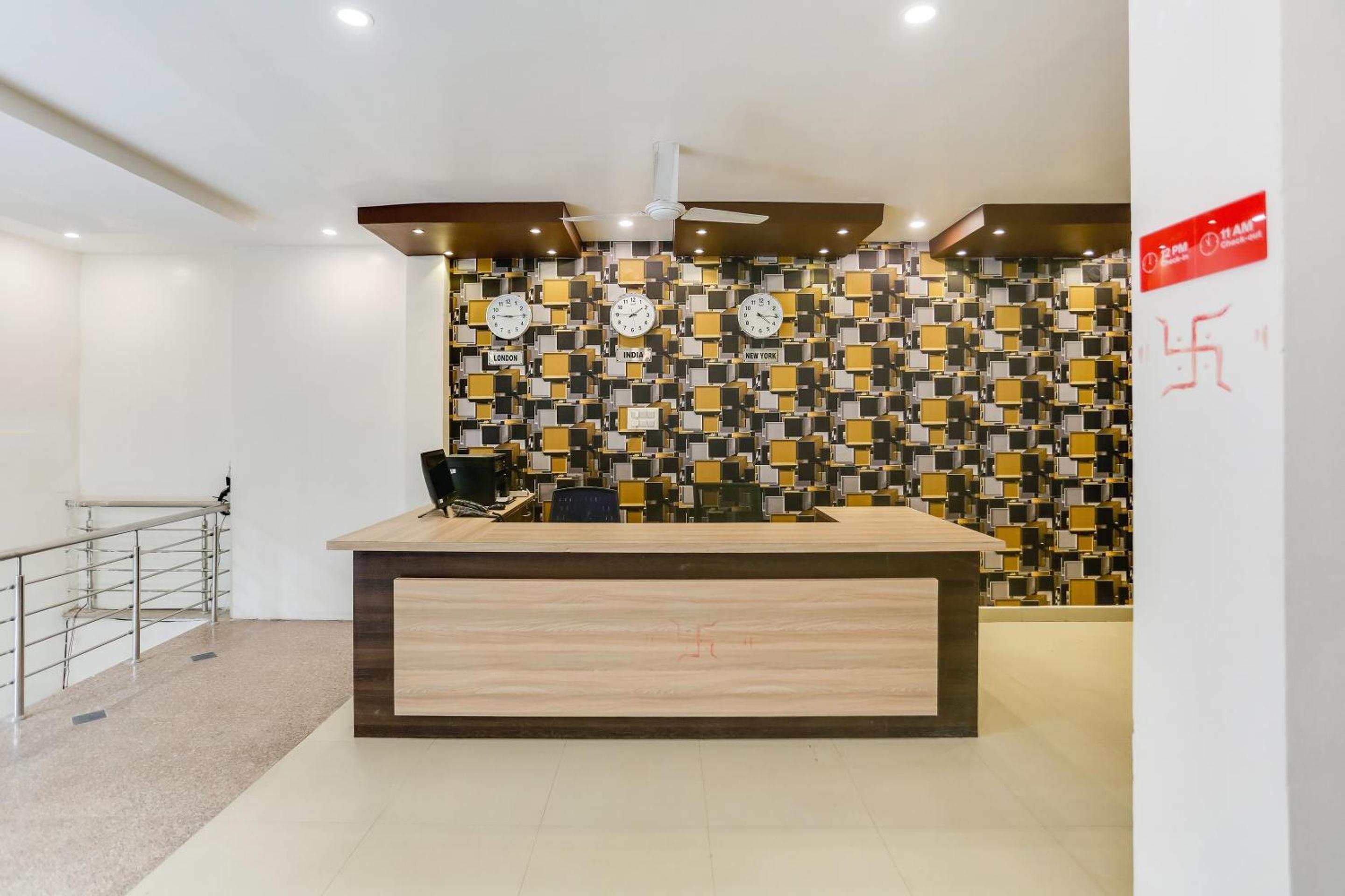 Lobby & Reception