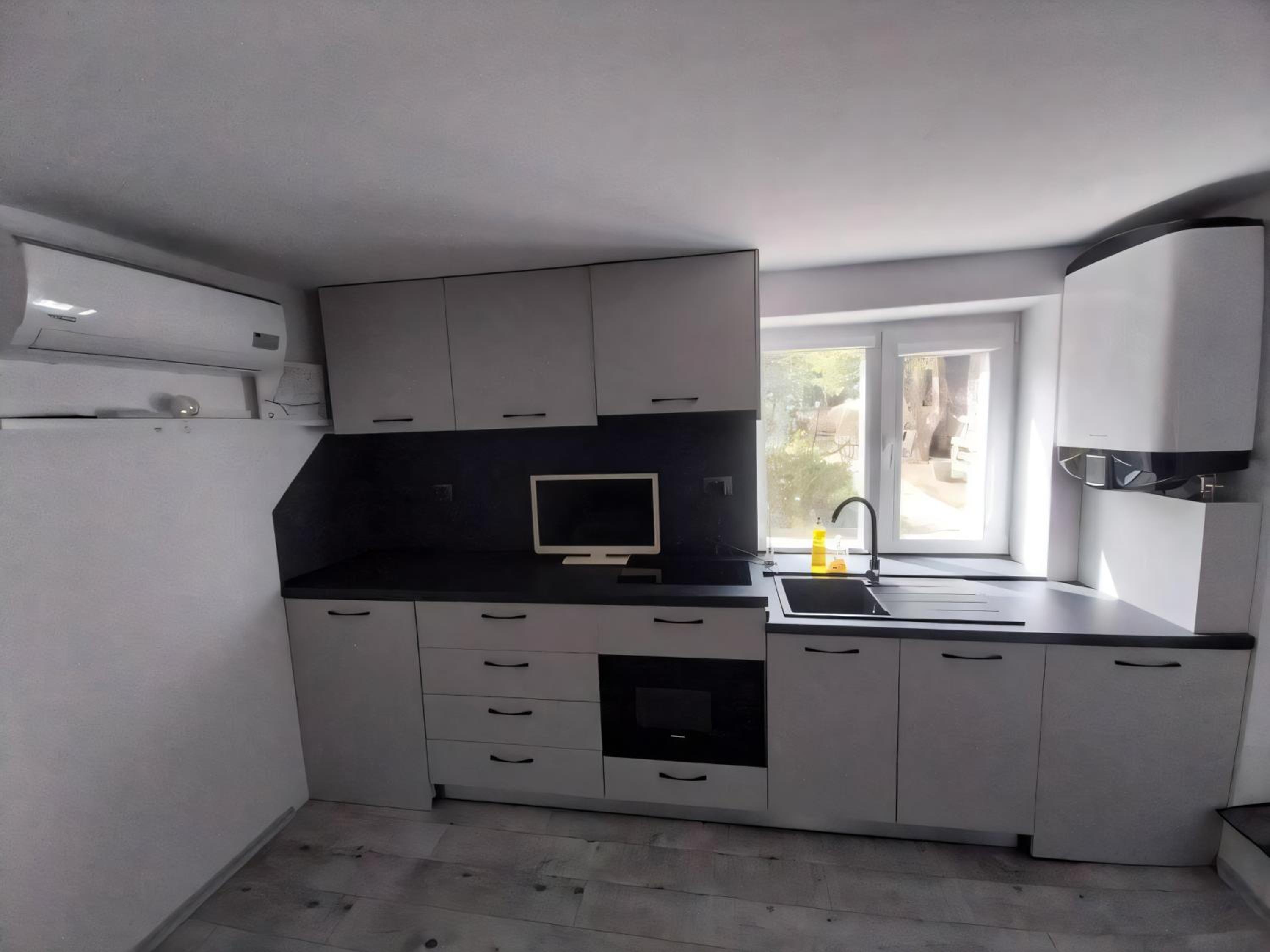 Independent studio in a house in the city