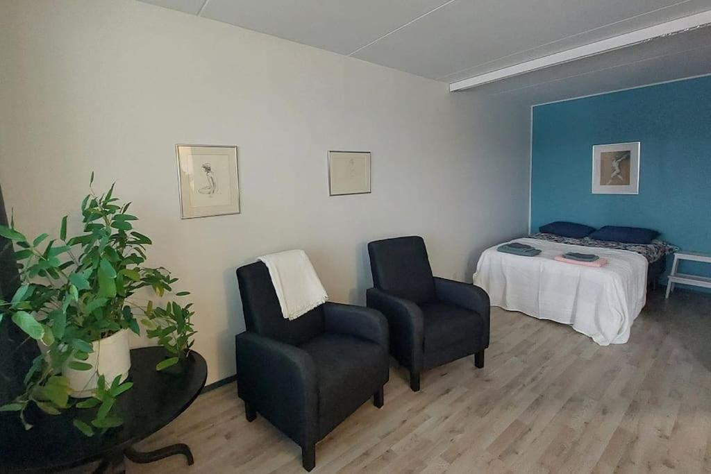 Spacious studio apartment with balcony long stay
