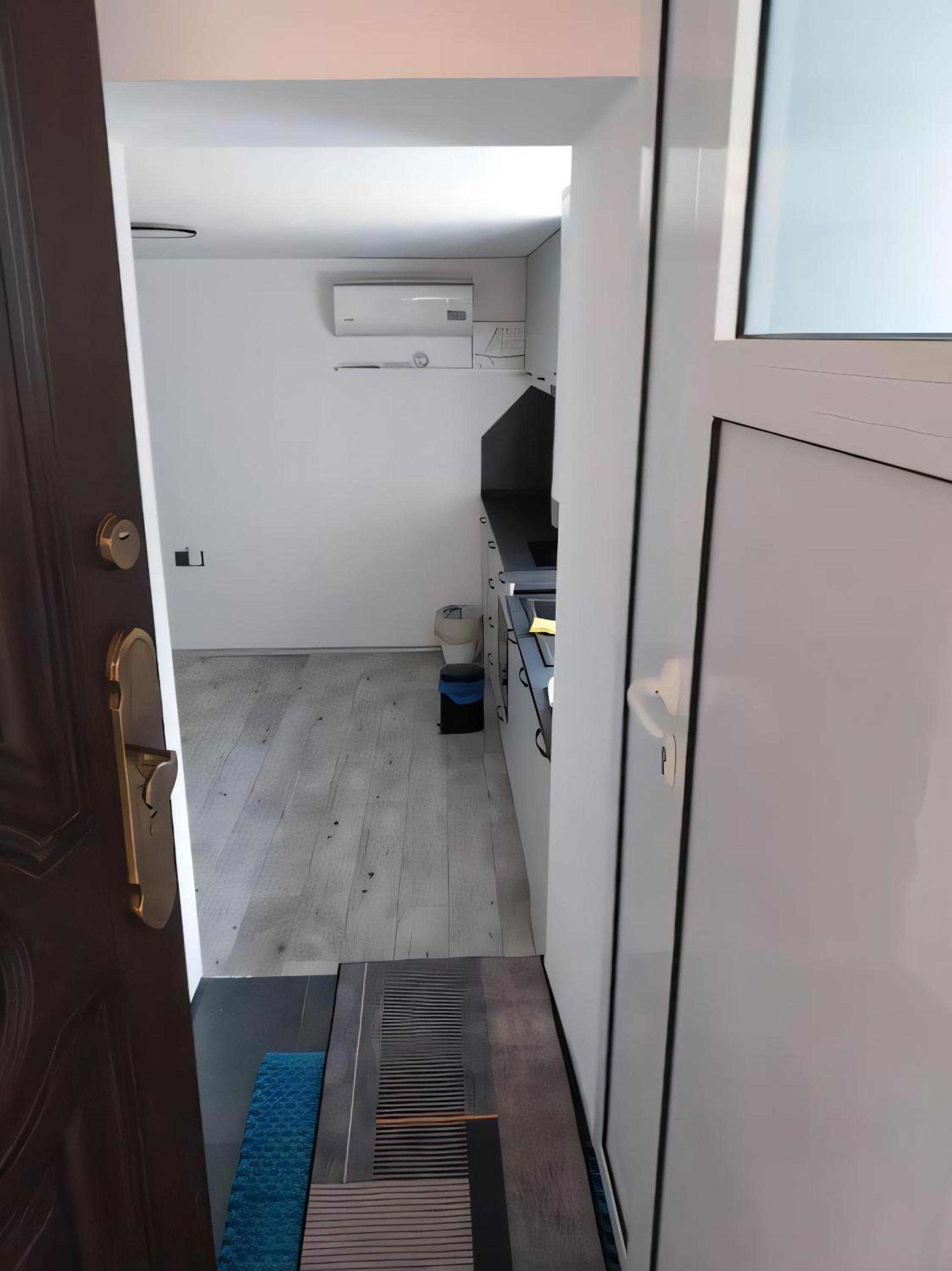 Independent studio in a house in the city