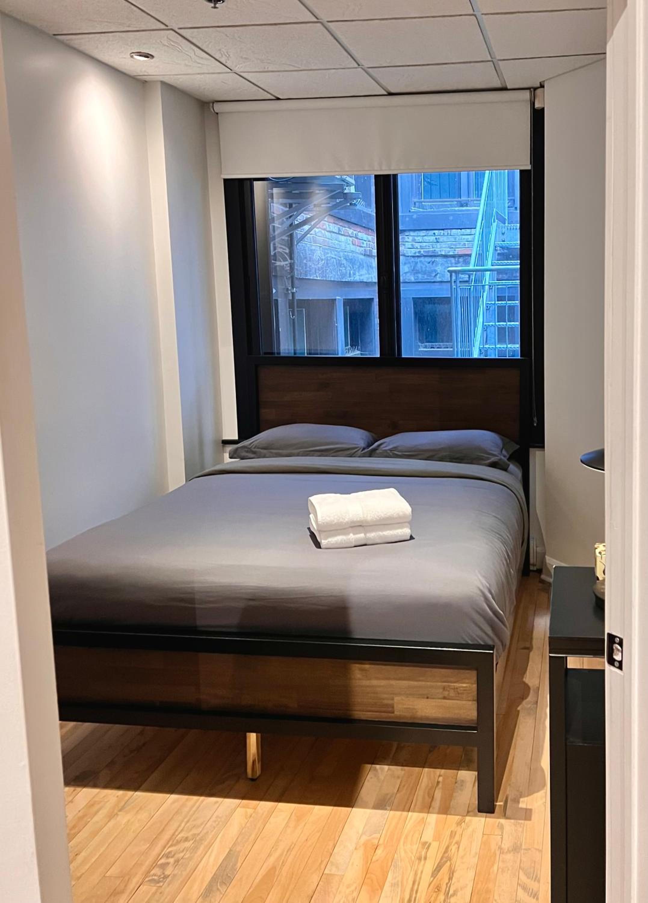 Elegant 3 Bedroom apartment in old port - 201