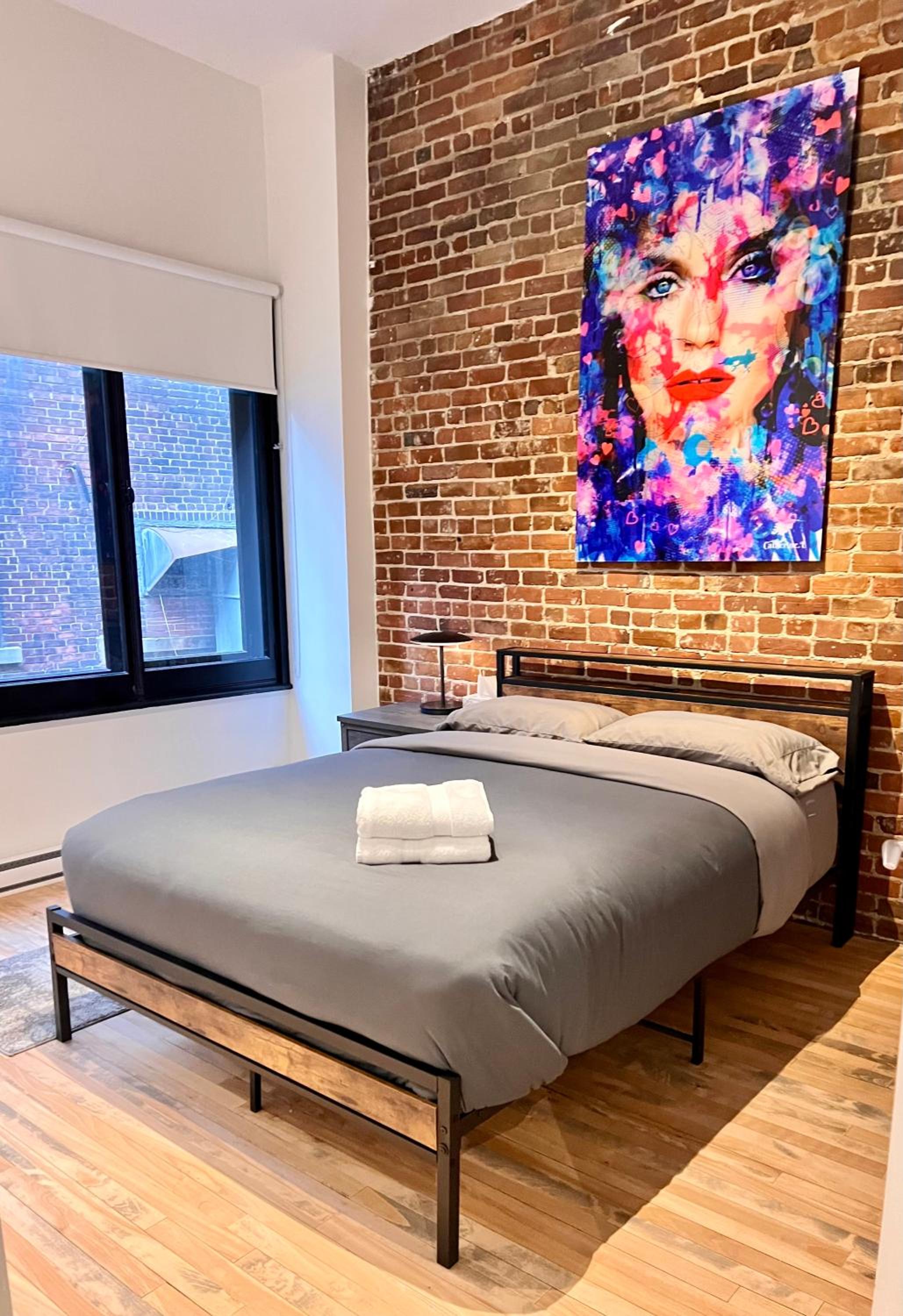 Elegant 3 Bedroom apartment in old port - 201