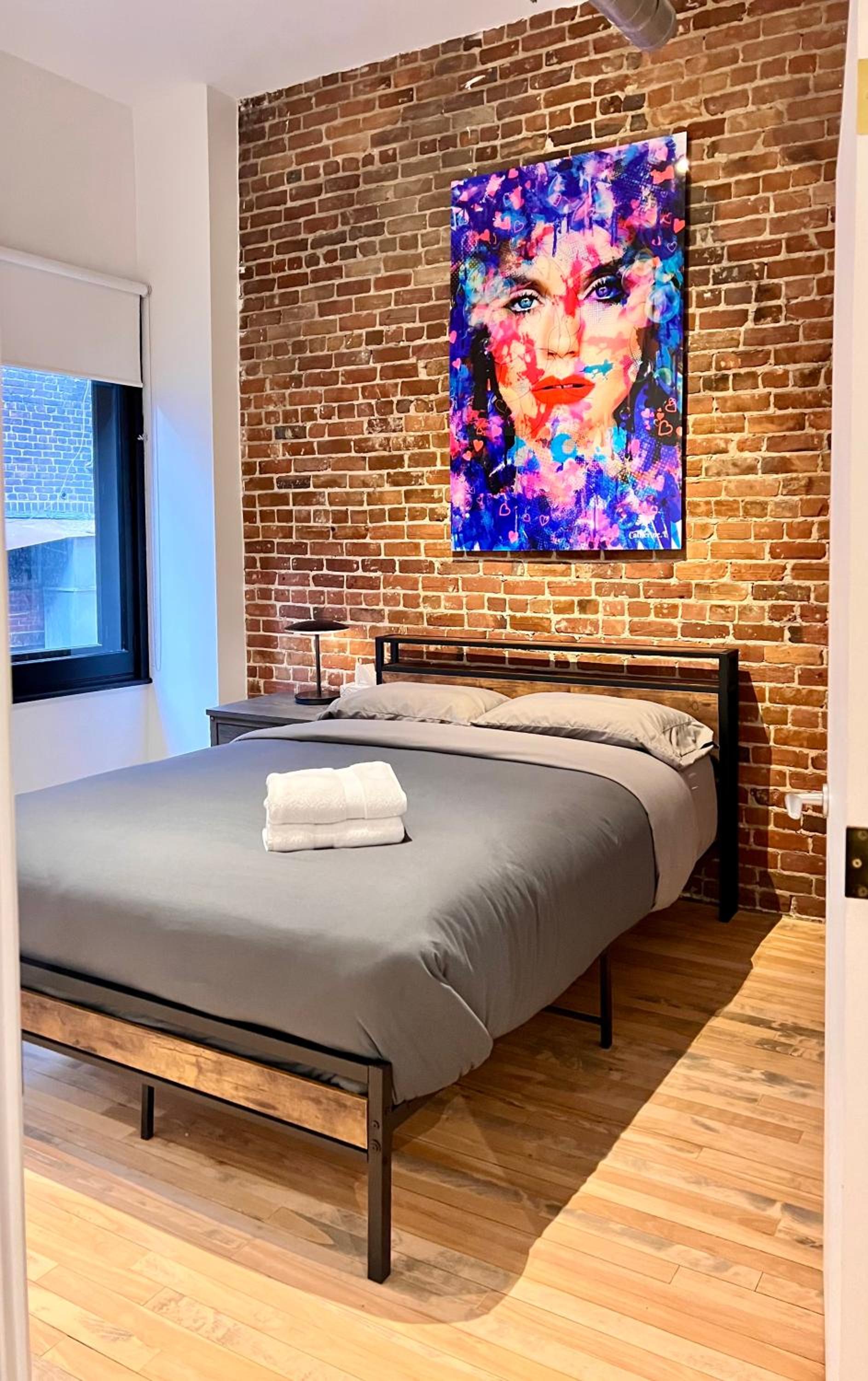 Elegant 3 Bedroom apartment in old port - 201