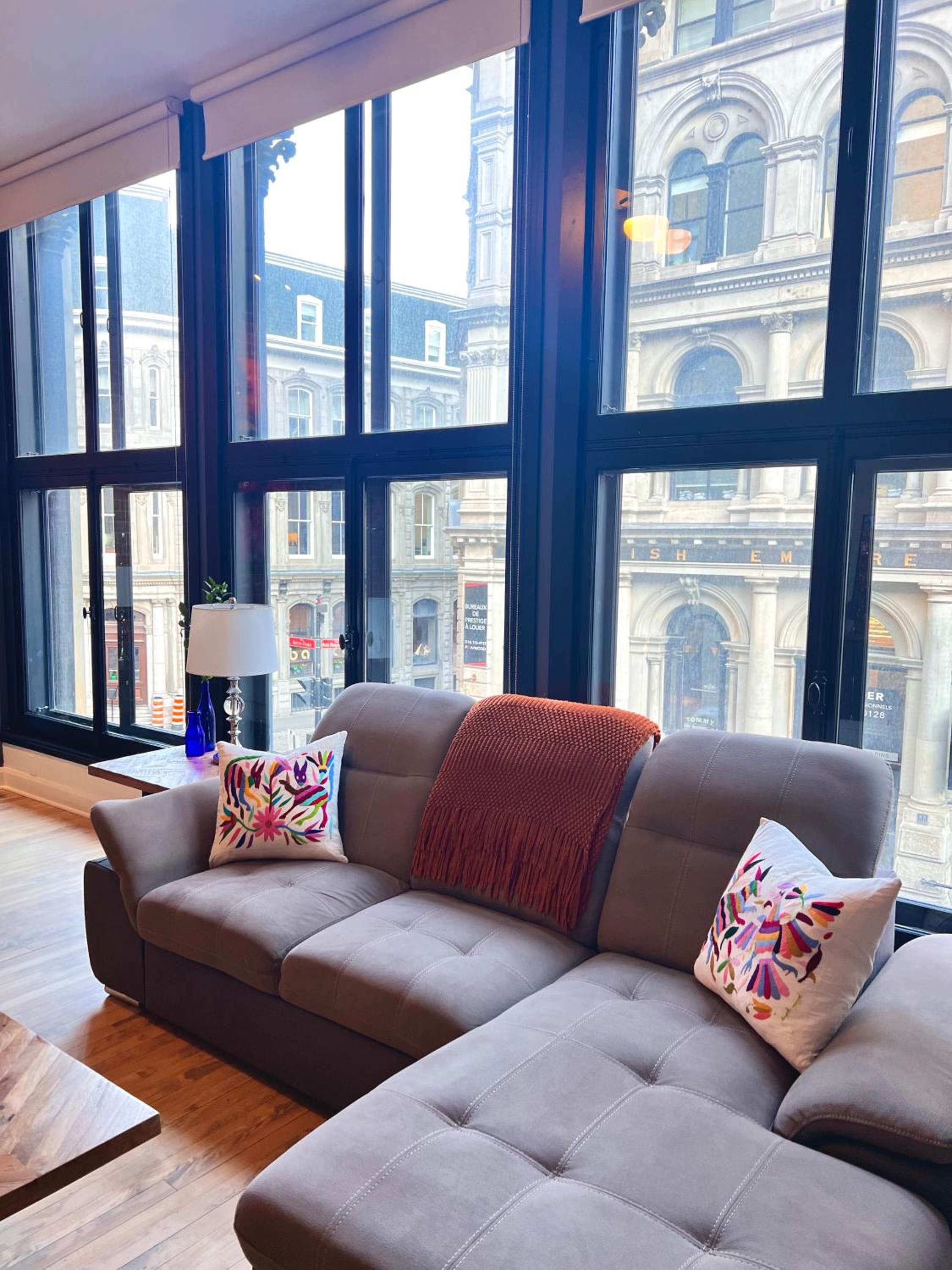 Elegant 3 Bedroom apartment in old port - 201