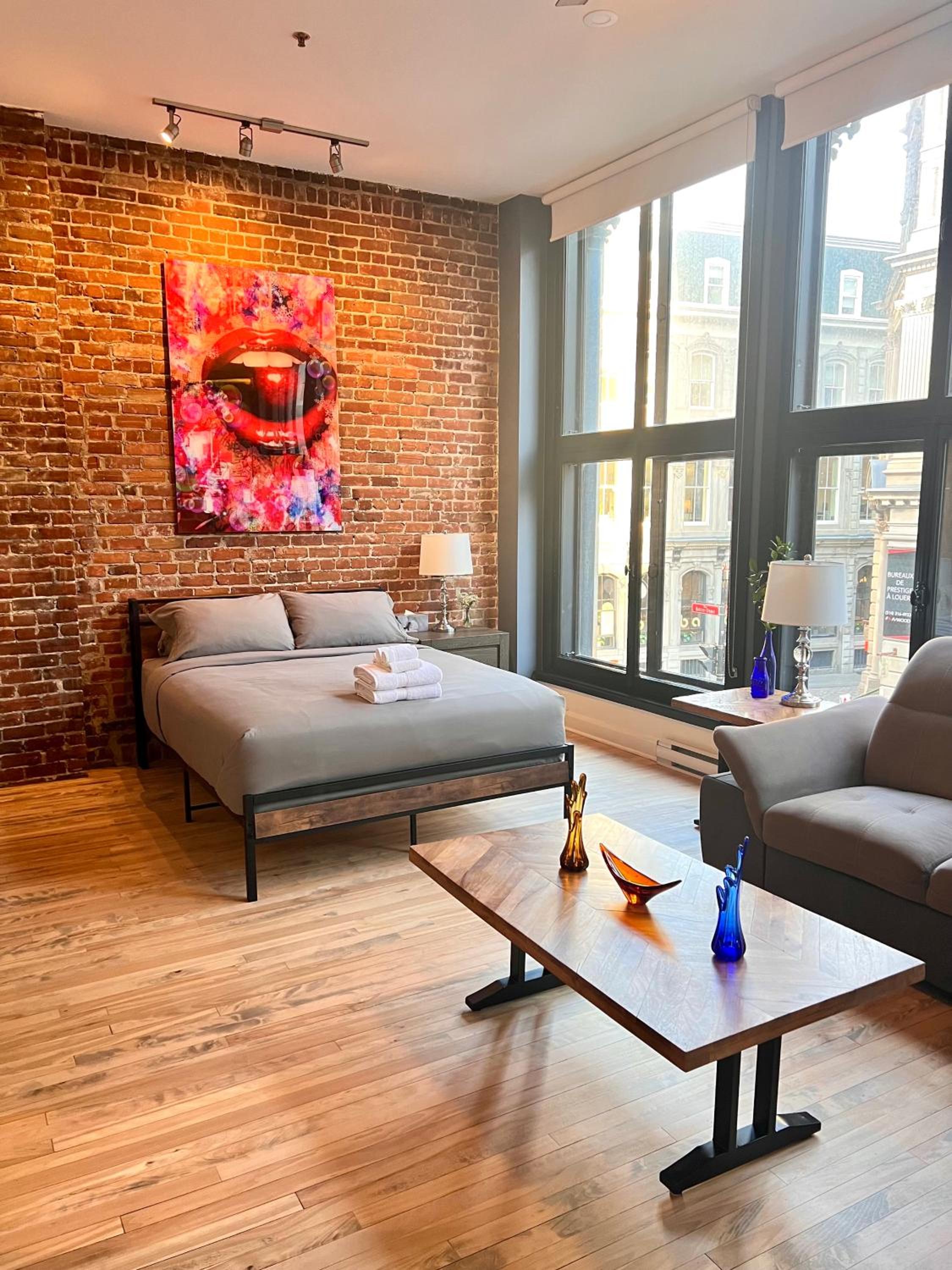 Elegant 3 Bedroom apartment in old port - 201