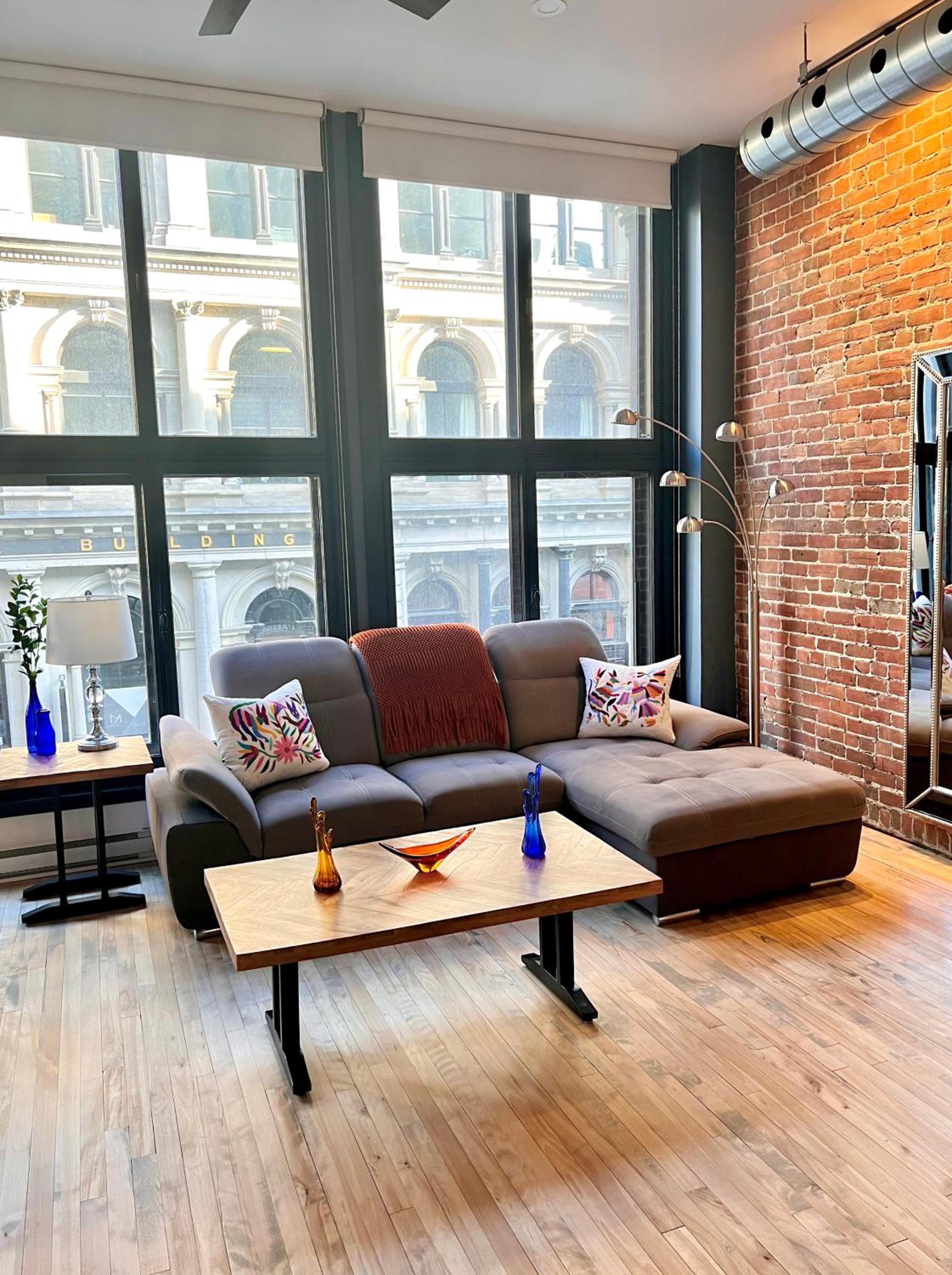 Elegant 3 Bedroom apartment in old port - 201