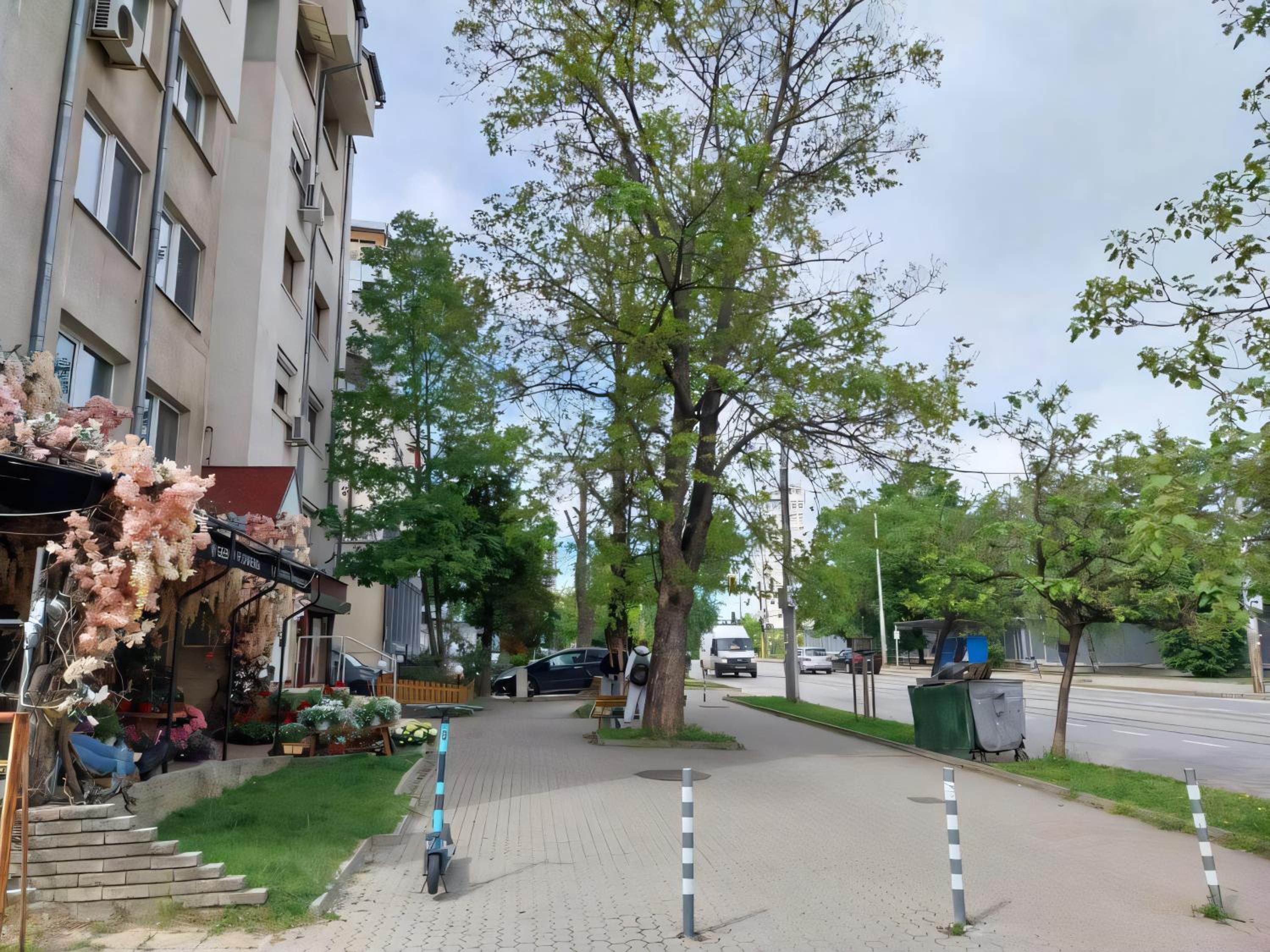 Independent studio in a house in the city
