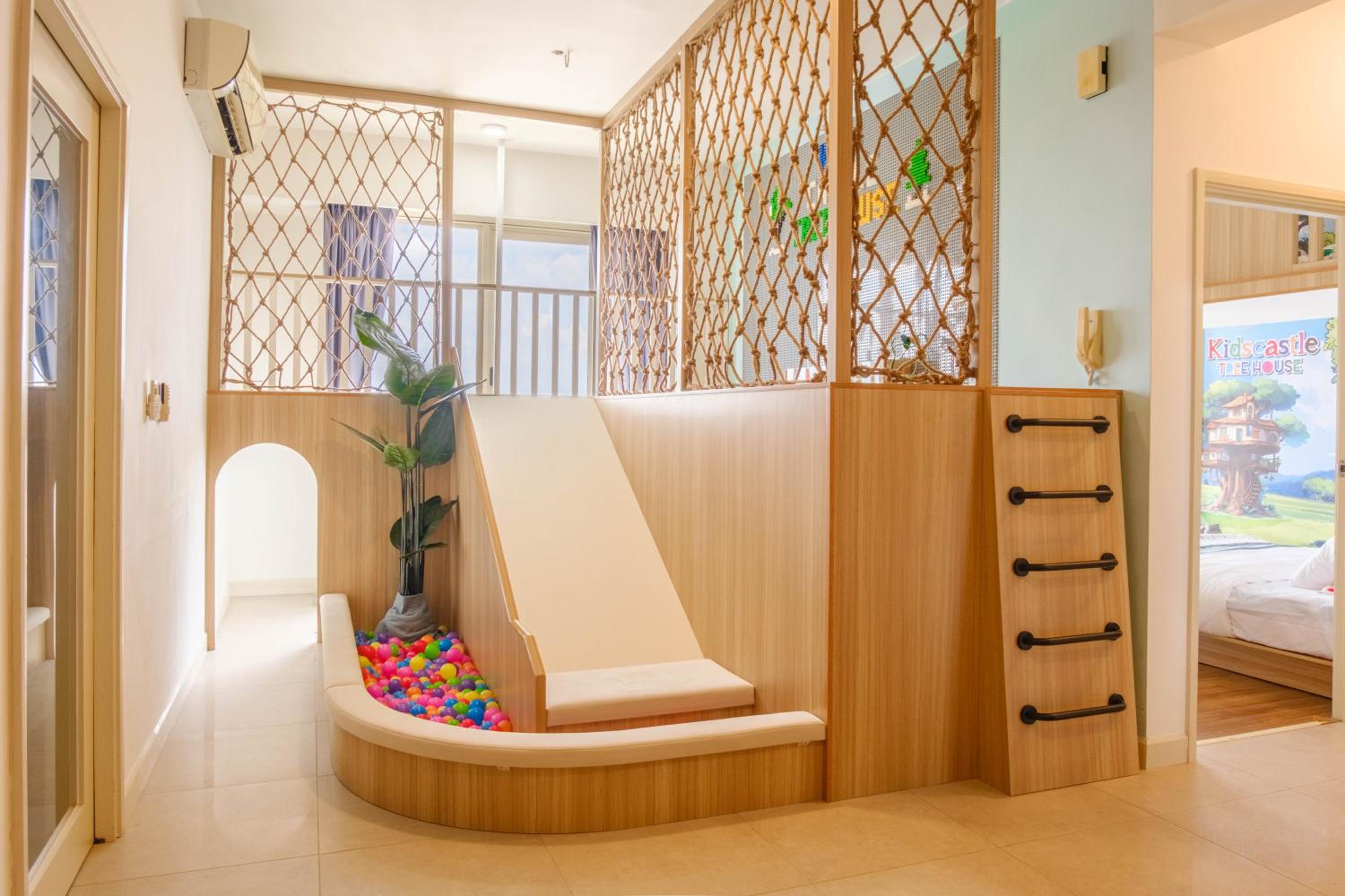 Hotel KidsCastle Treehouse Afiniti Walk to Legoland JB - Image 1