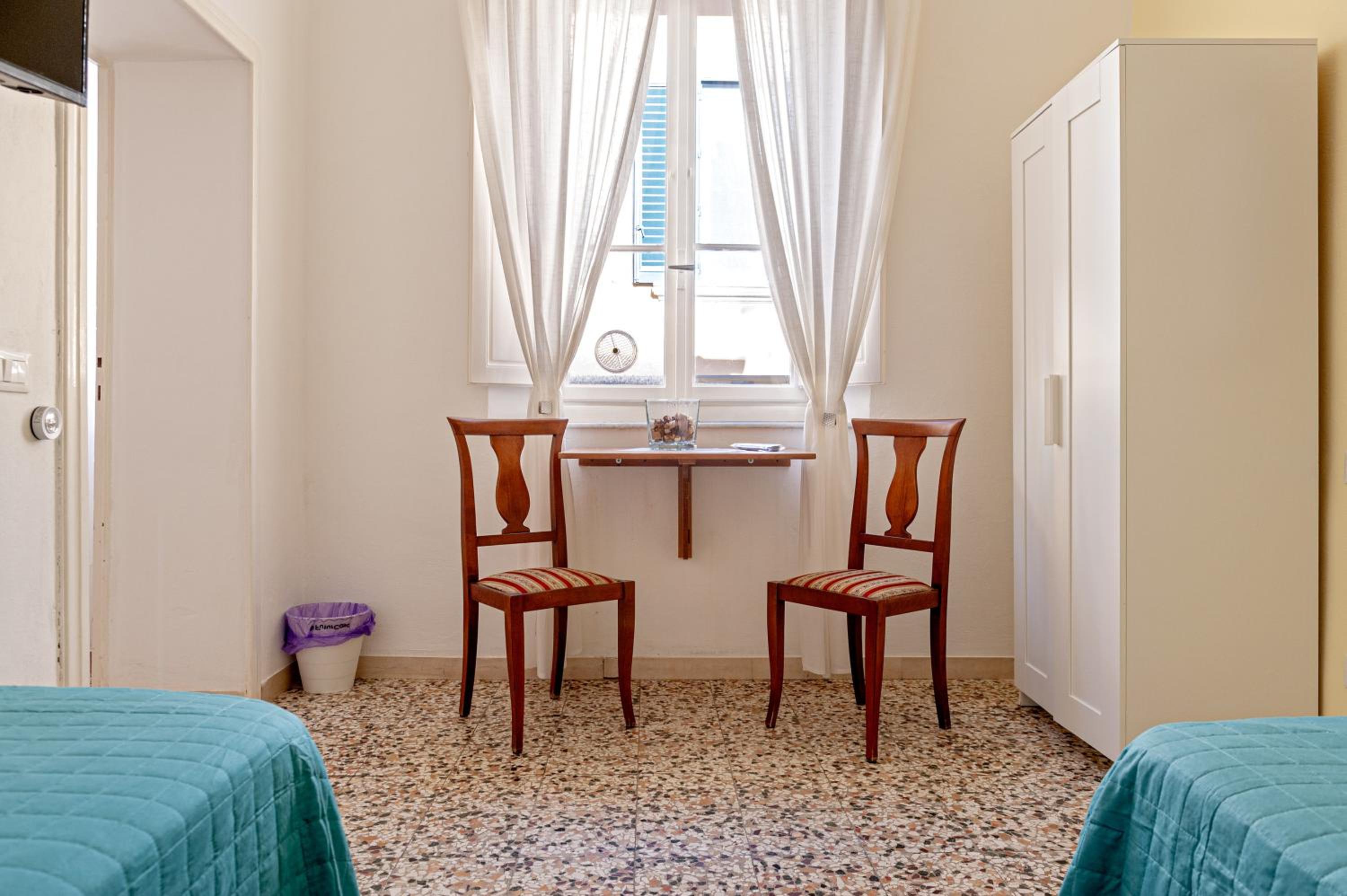 Gate centro en Pisa — hotel room