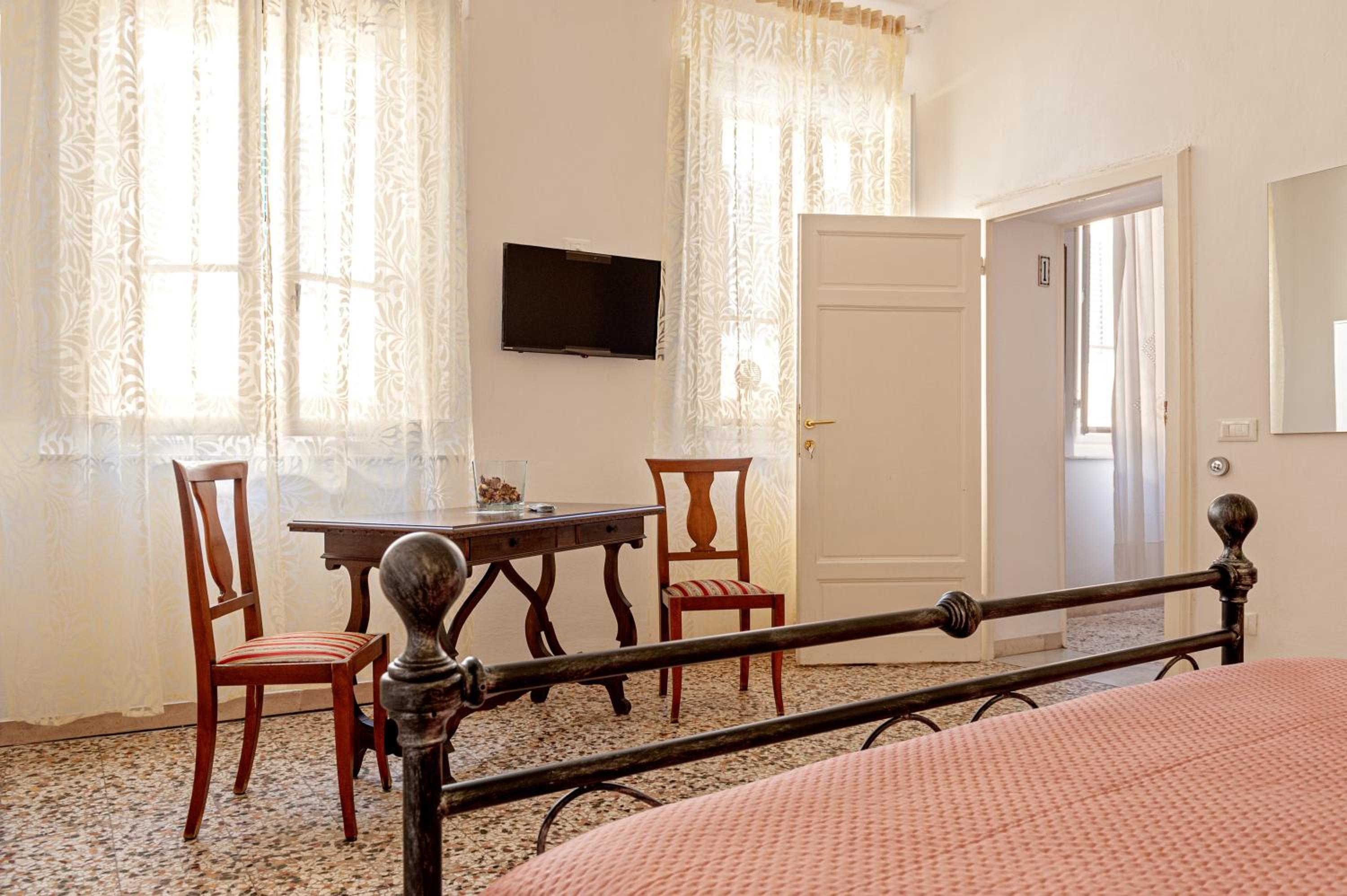 Gate centro en Pisa — hotel room