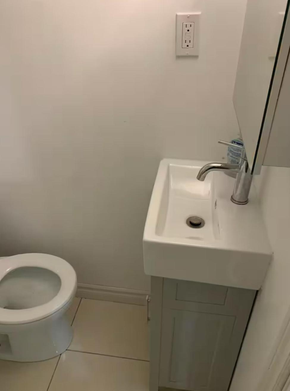 Full Privacy Entire basement,kitchen,1parking