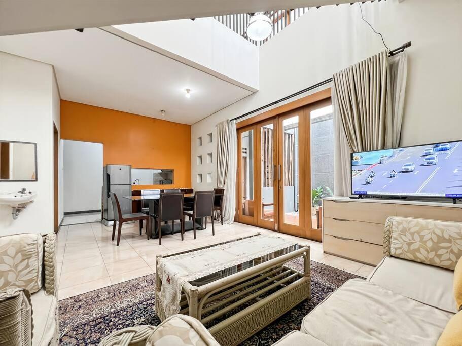 Large Villa 3BR Dago Bandung by 2ndHome view 3