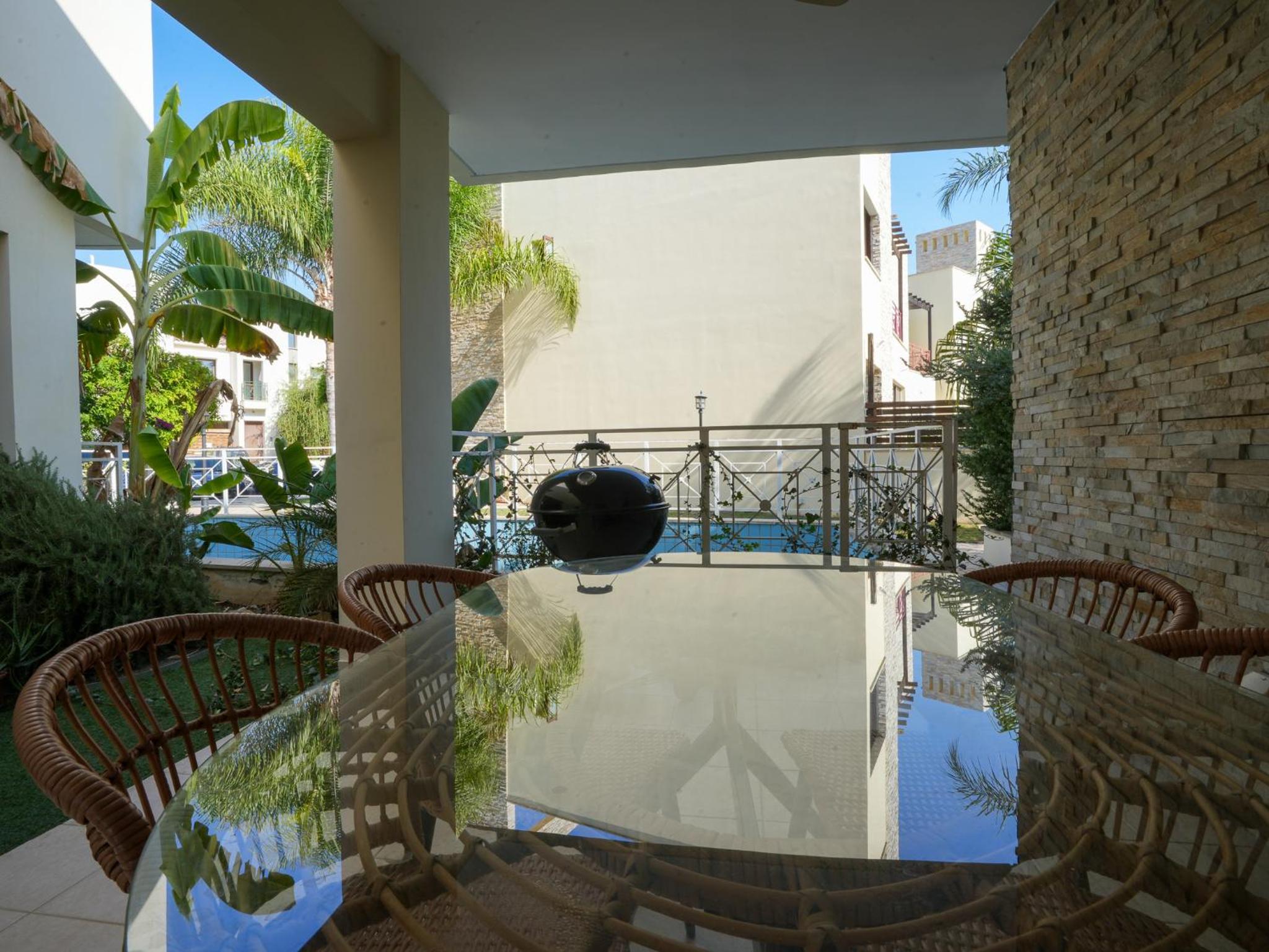 Aqua House Valentino