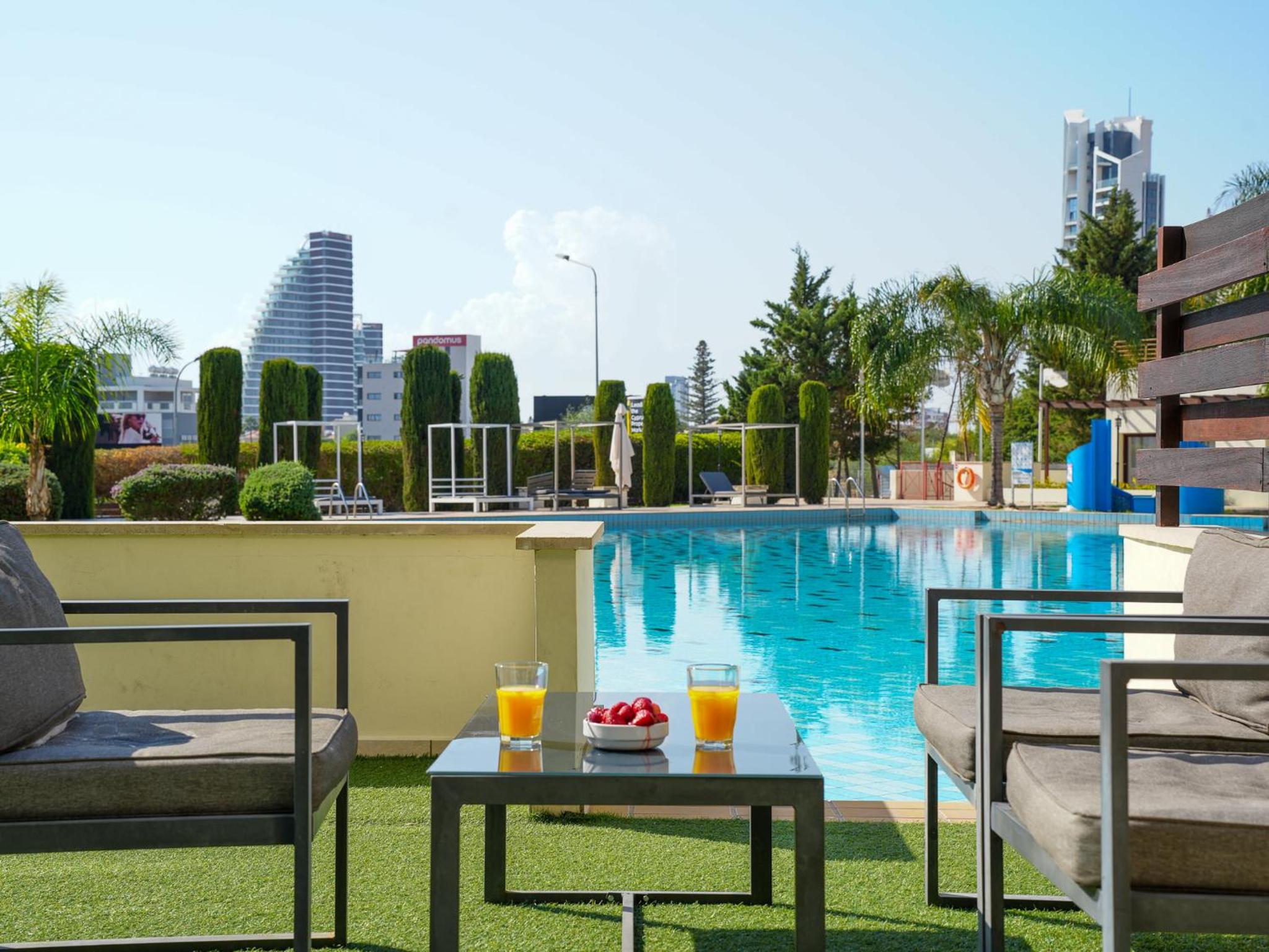 Aqua House Valentino