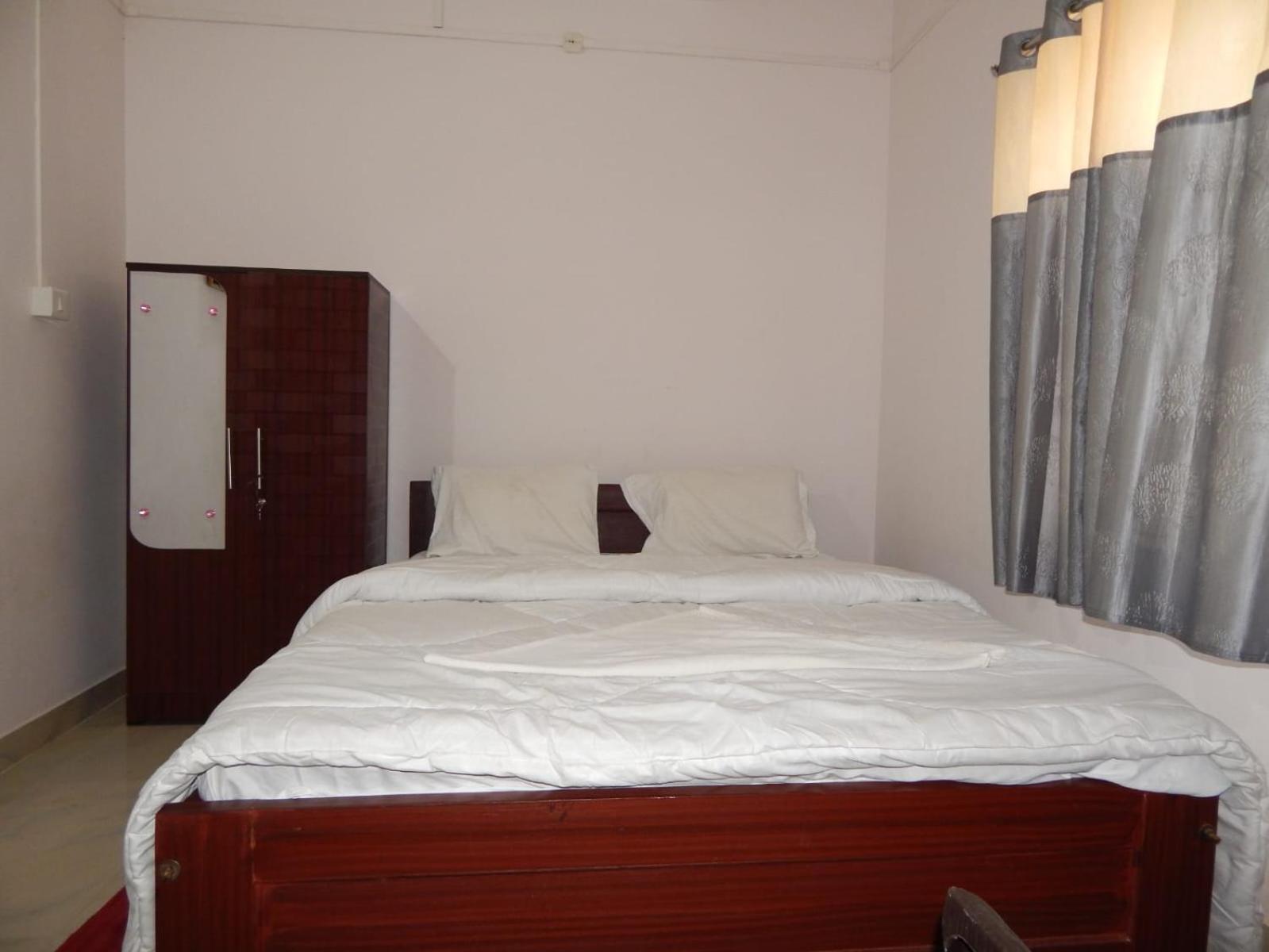 Shivam Guest House Near GNRC and Down Town Hospital