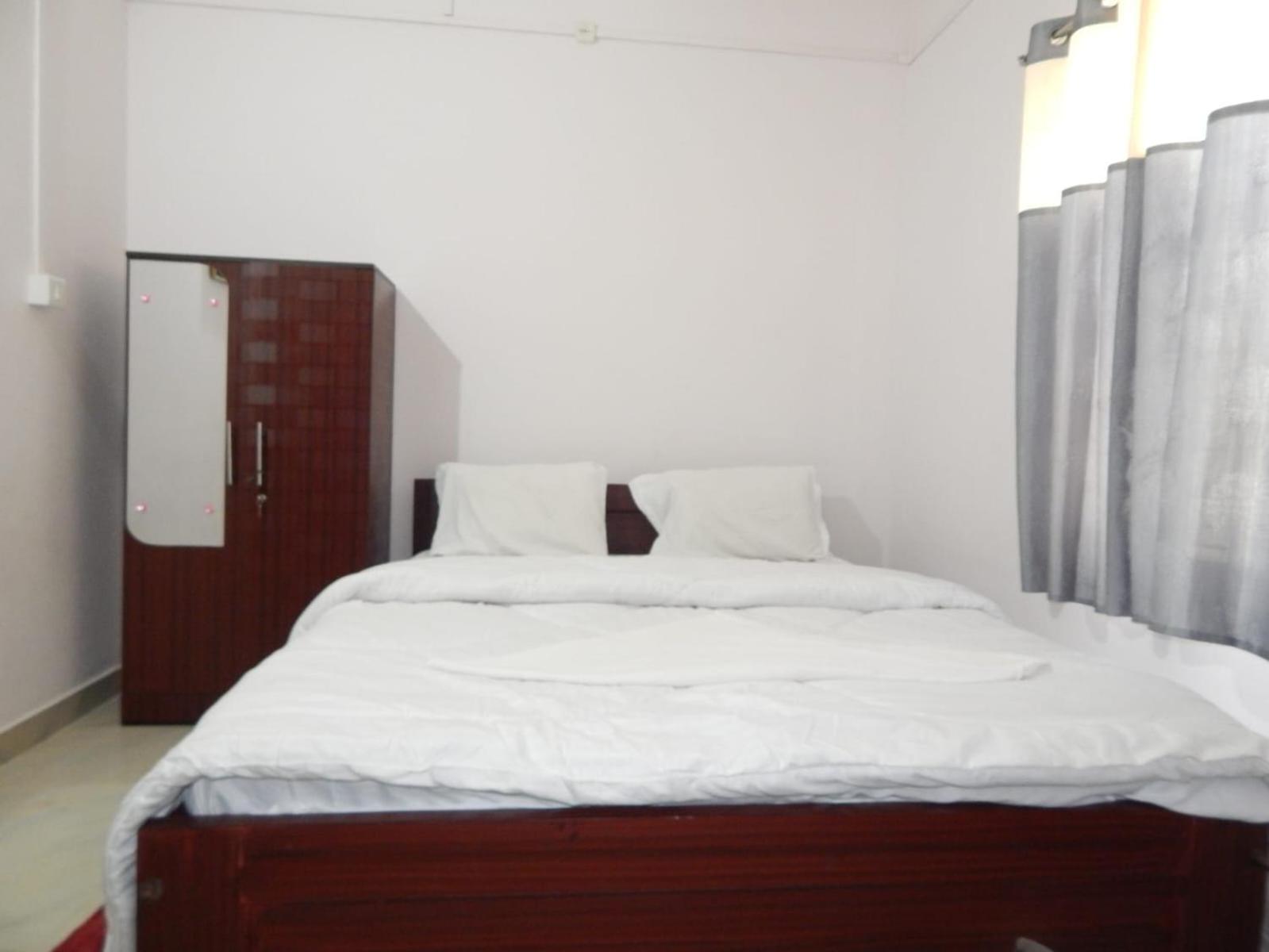 Shivam Guest House Near GNRC and Down Town Hospital