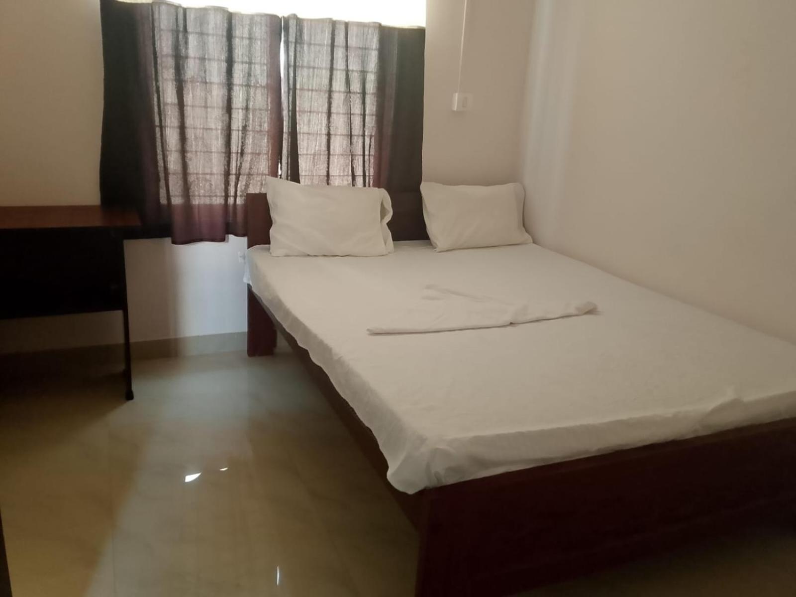 Shivam Guest House Near GNRC and Down Town Hospital