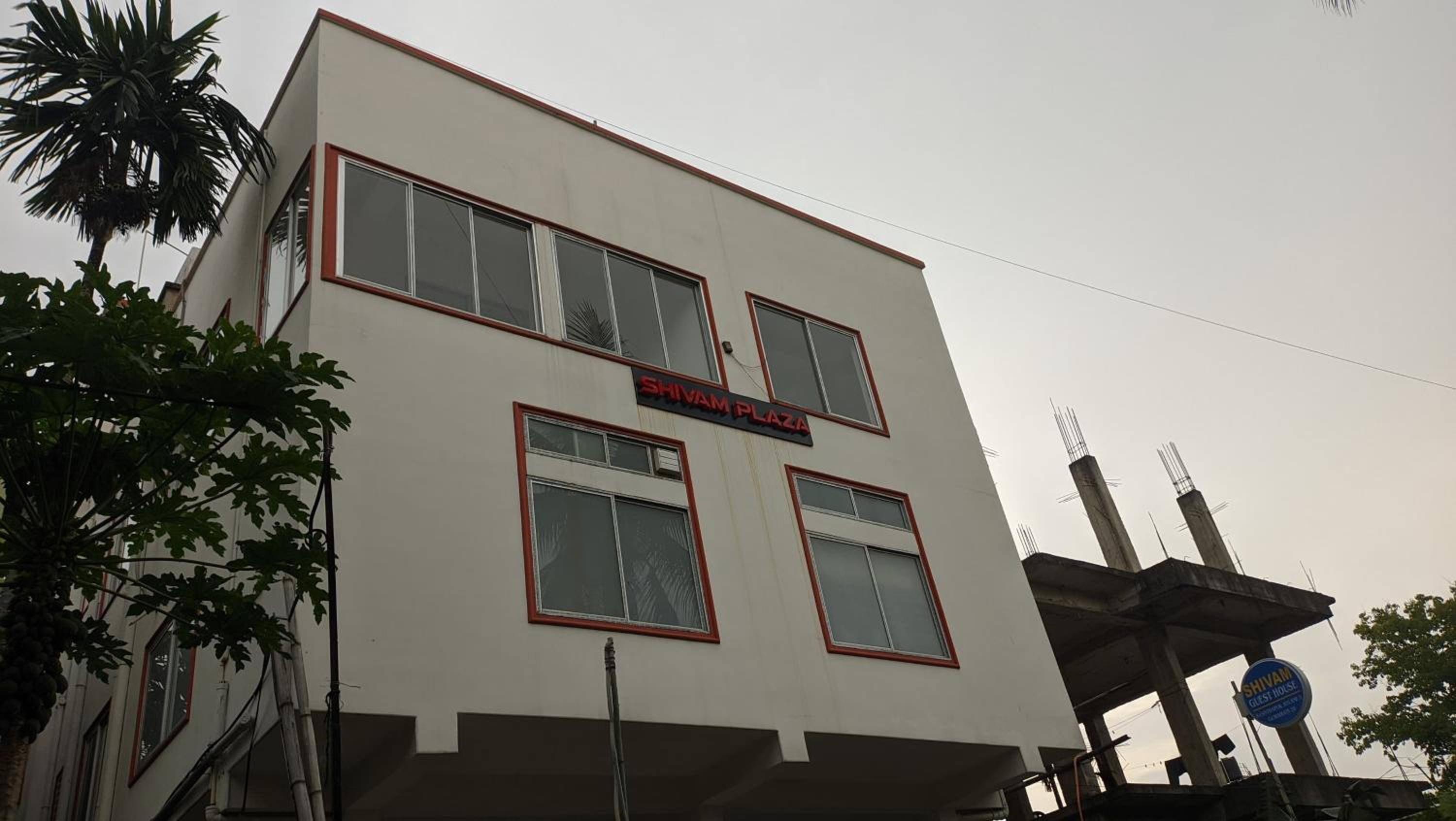 Shivam Guest House Near GNRC and Down Town Hospital