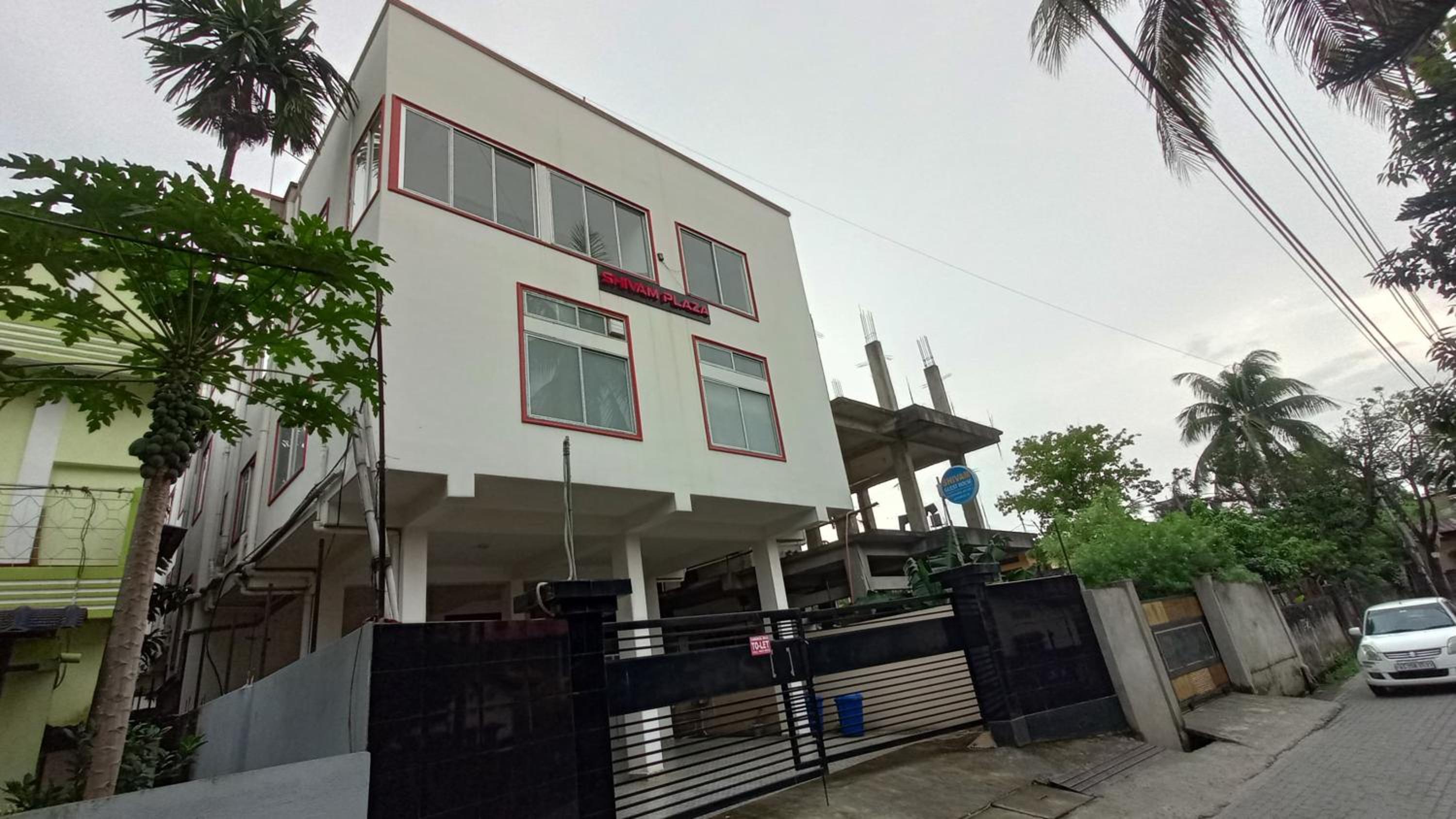 Shivam Guest House Near GNRC and Down Town Hospital